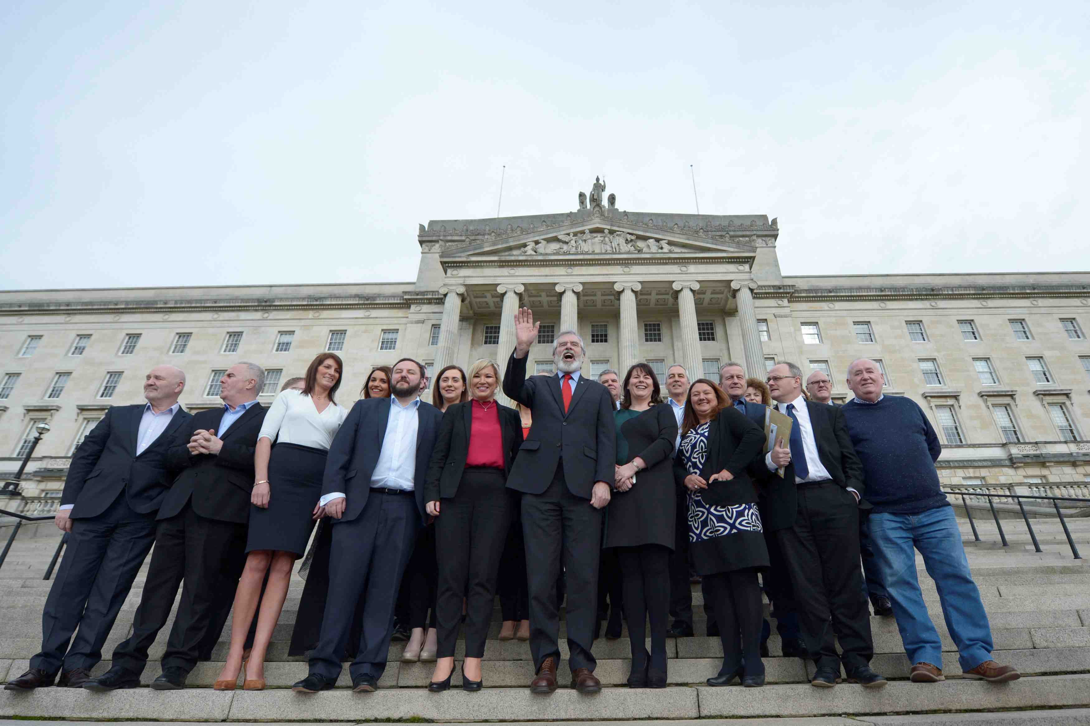 Debut des negociations pour un gouvernement en irlande du nord
