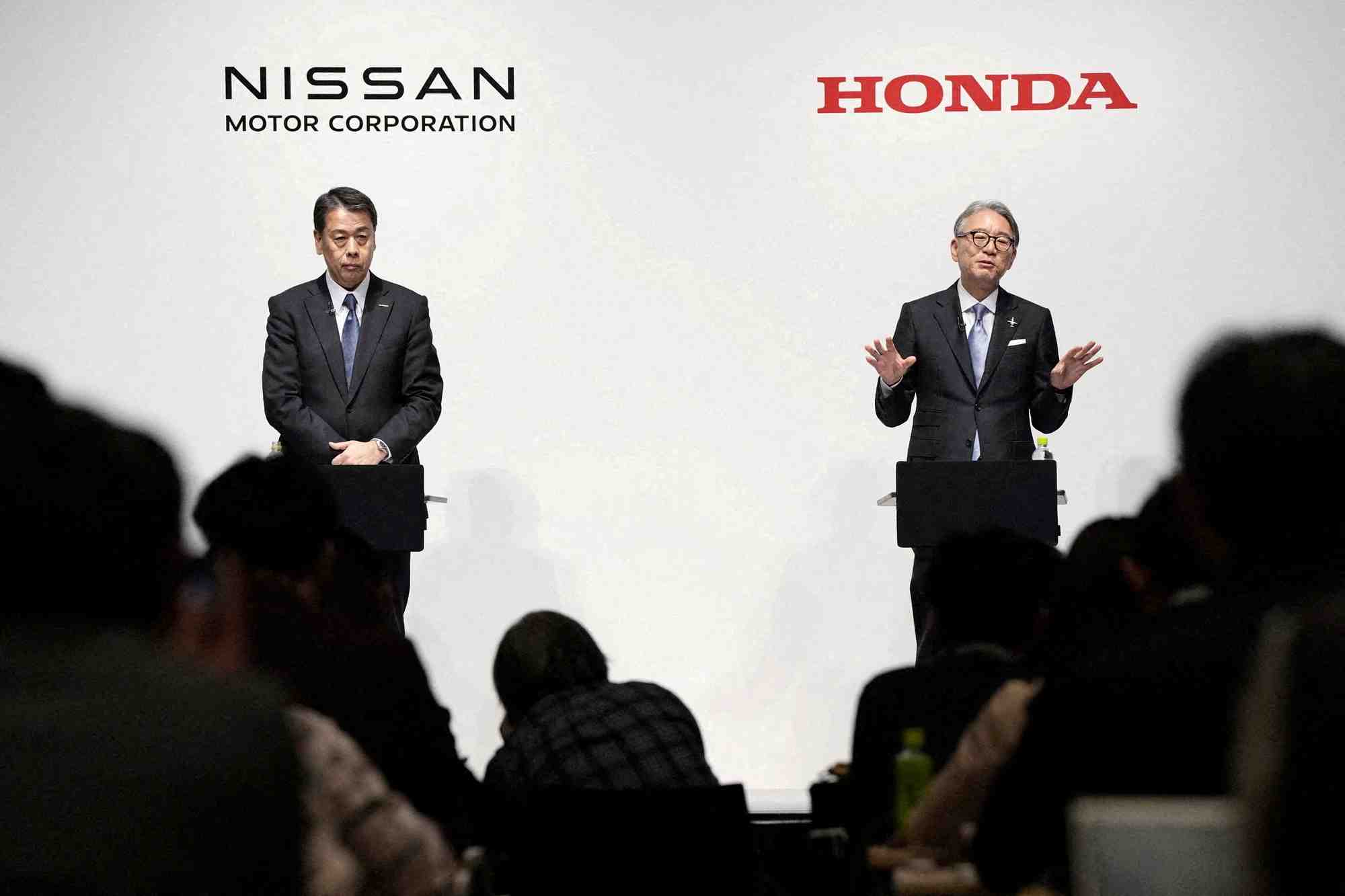 FILE PHOTO: Makoto Uchida, president and CEO of Nissan Motor and Toshihiro Mibe, Honda Motor president and CEO, in Tokyo