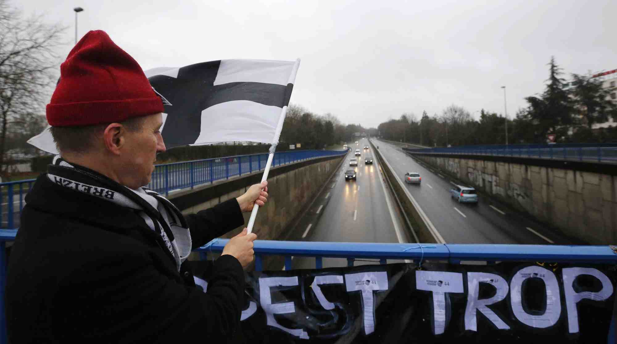 Un manifestant faisant partie du mouvement des « Bonnets rouges », contre l’écotaxe en 2014