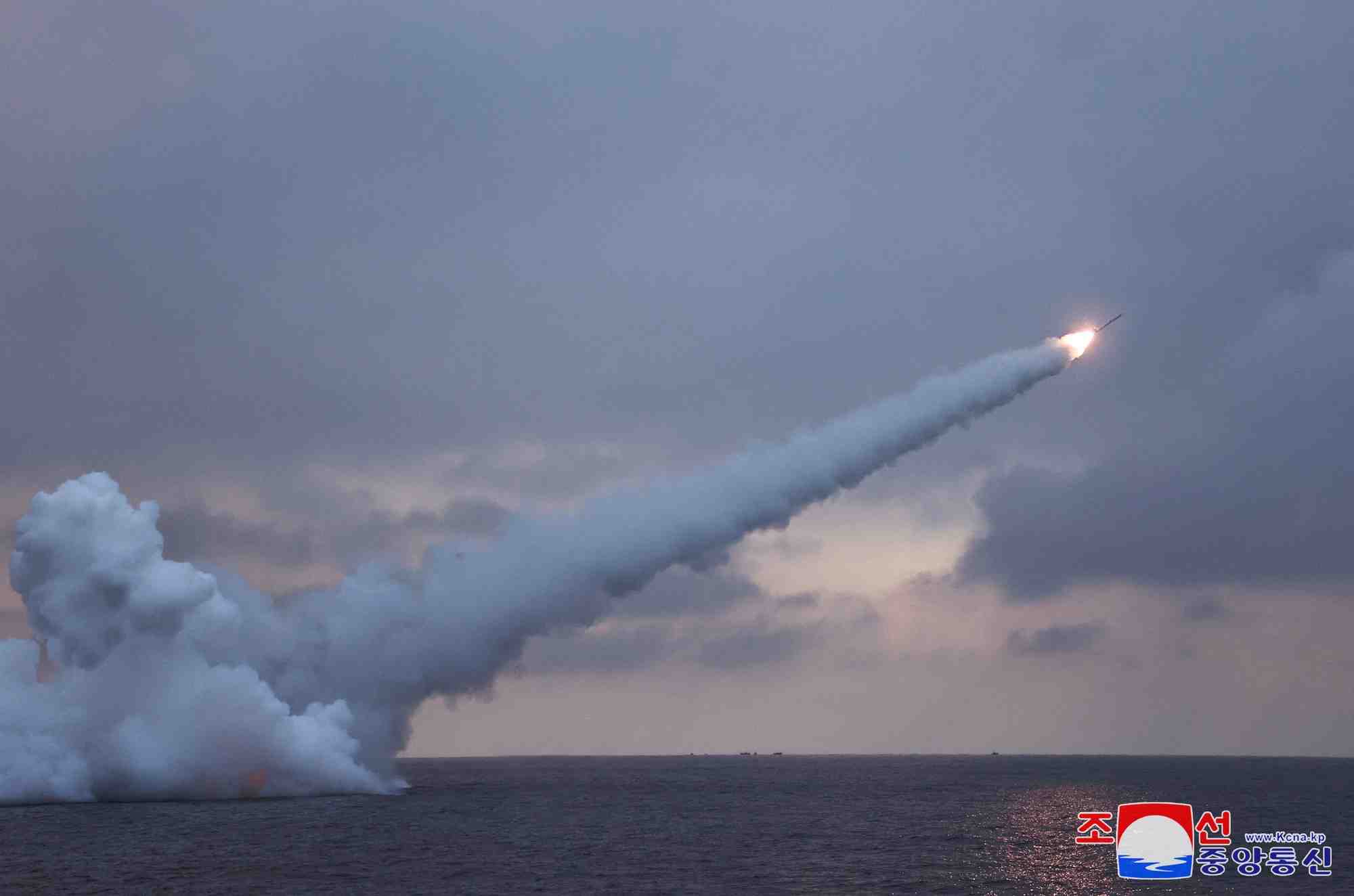 Essai de missile de croisiere lance par un sous-marin nord-coreen