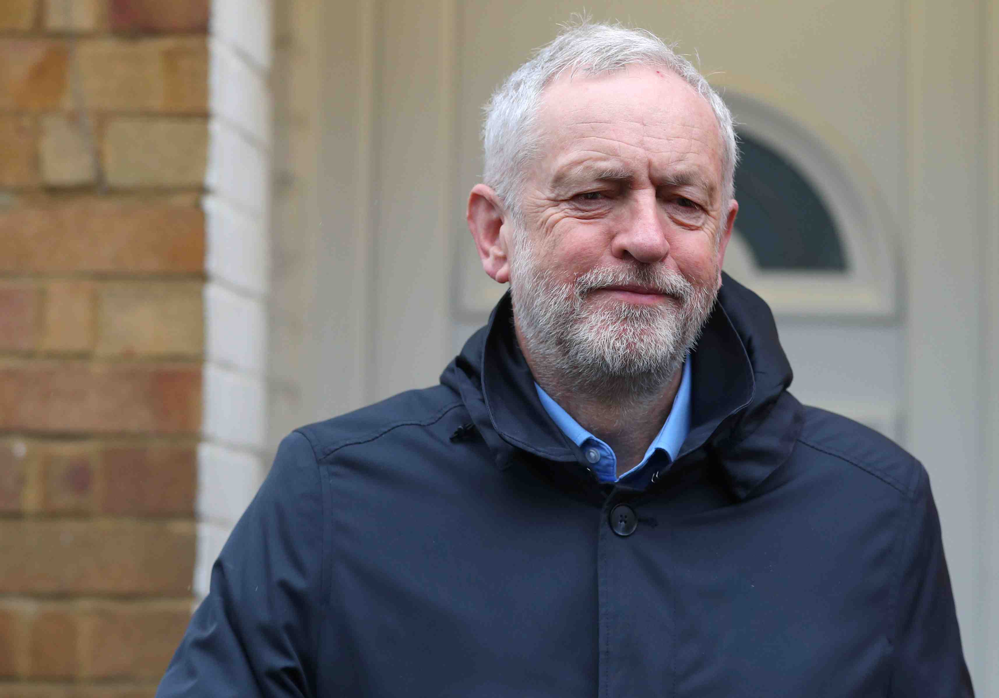 Corbyn reclame une enquete independante sur l'attaque de douma