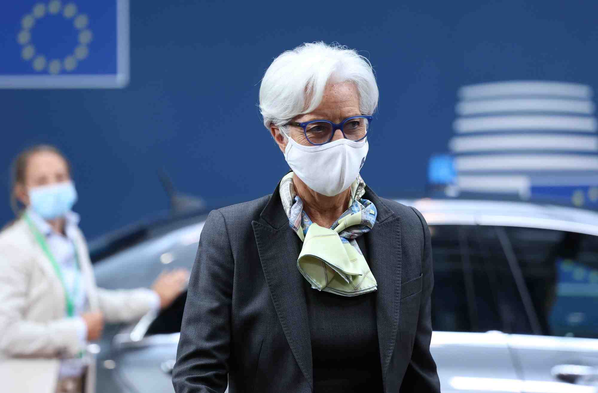 Les mutations du virus sont un risque pour la reprise europeenne, dit lagarde