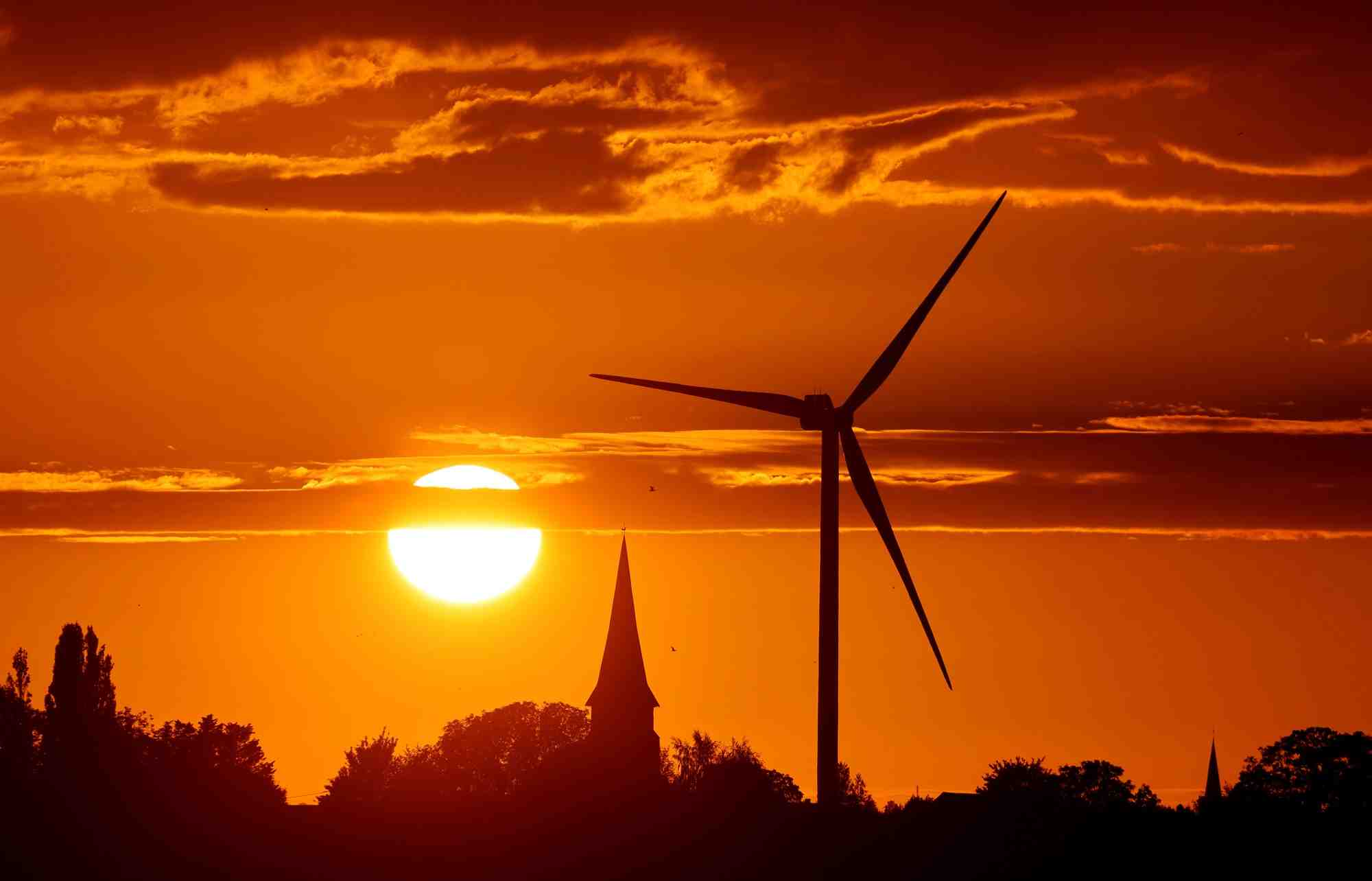Cette législation intervient deux semaines avant l'annonce d'un nouveau paquet réglementaire proposé par Bruxelles pour soutenir le secteur de l'éolien.