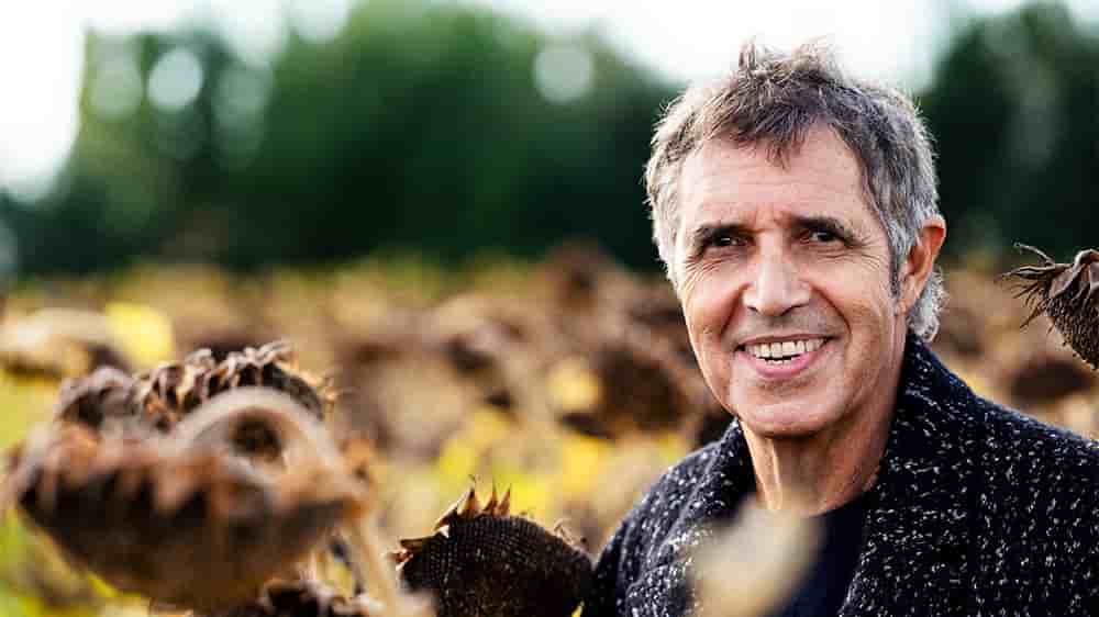 Julien Clerc sort « Une vie », son 28e album studio, vendredi 23 mai.