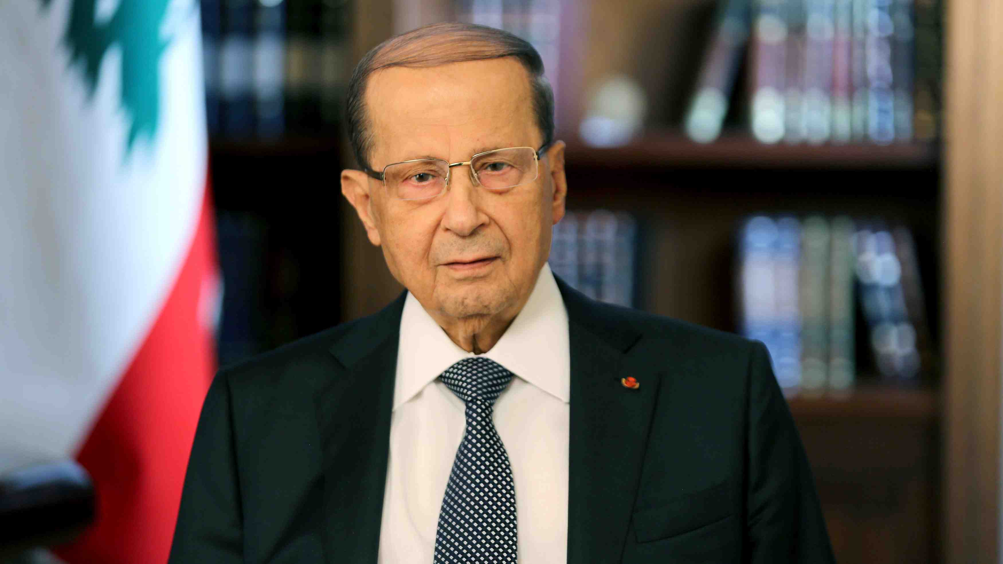 Le president aoun consulte pour l'avenir du gouvernement hariri