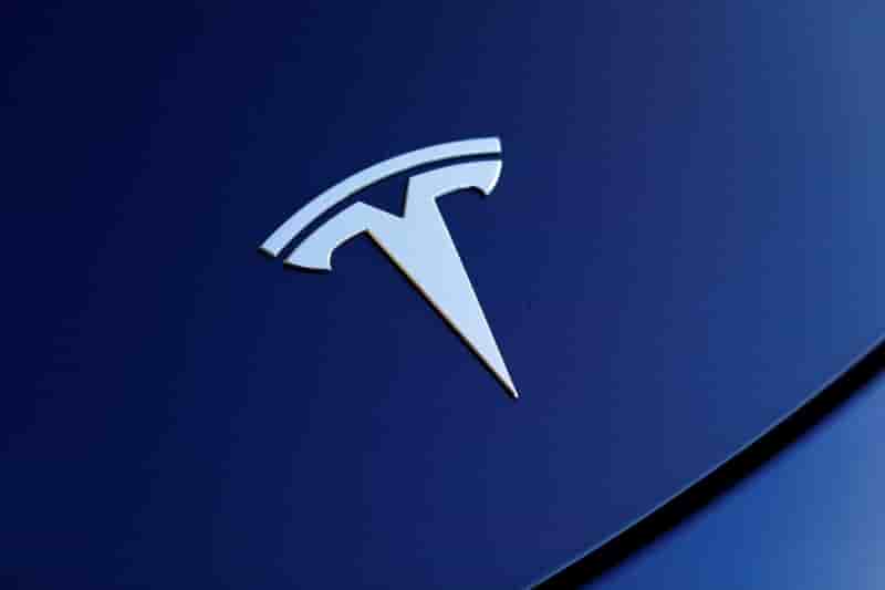 La demande d'eventuels rabais retroactifs fait chuter tesla en bourse