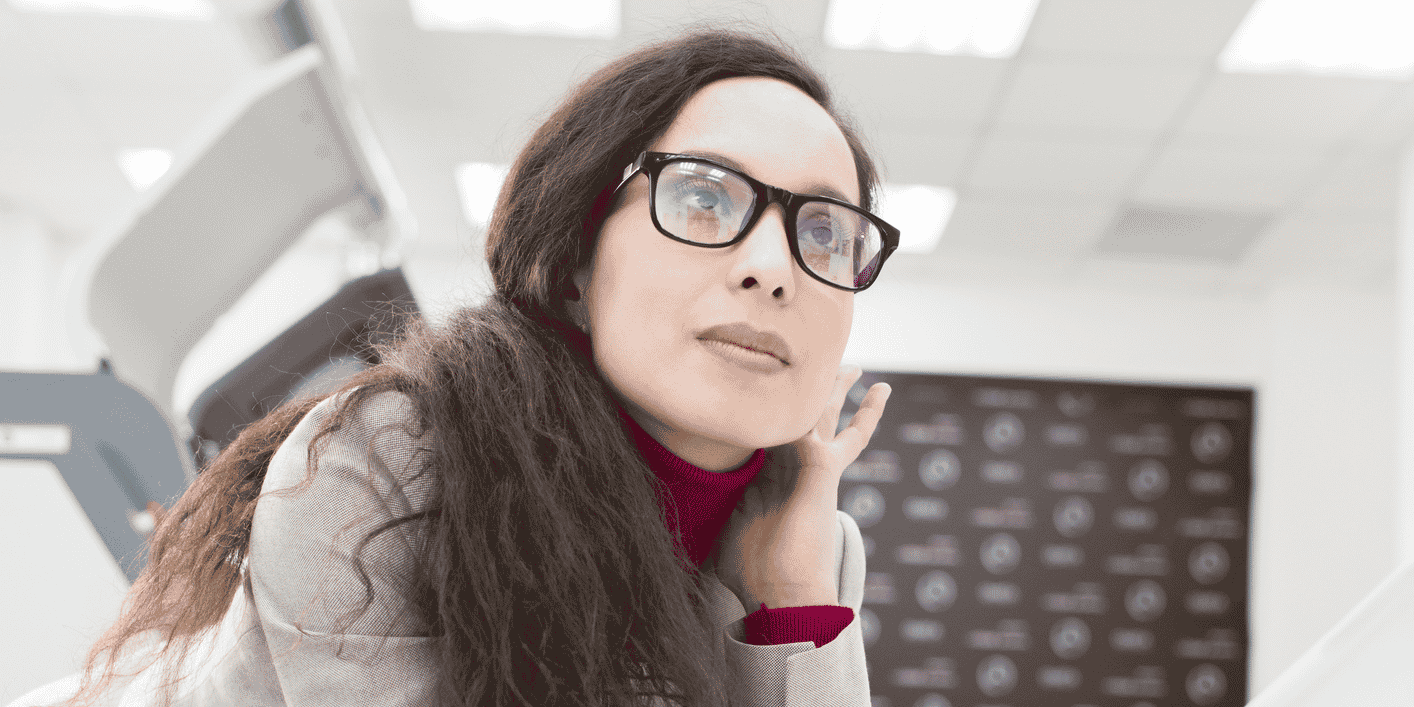 Manageuse dans son bureau