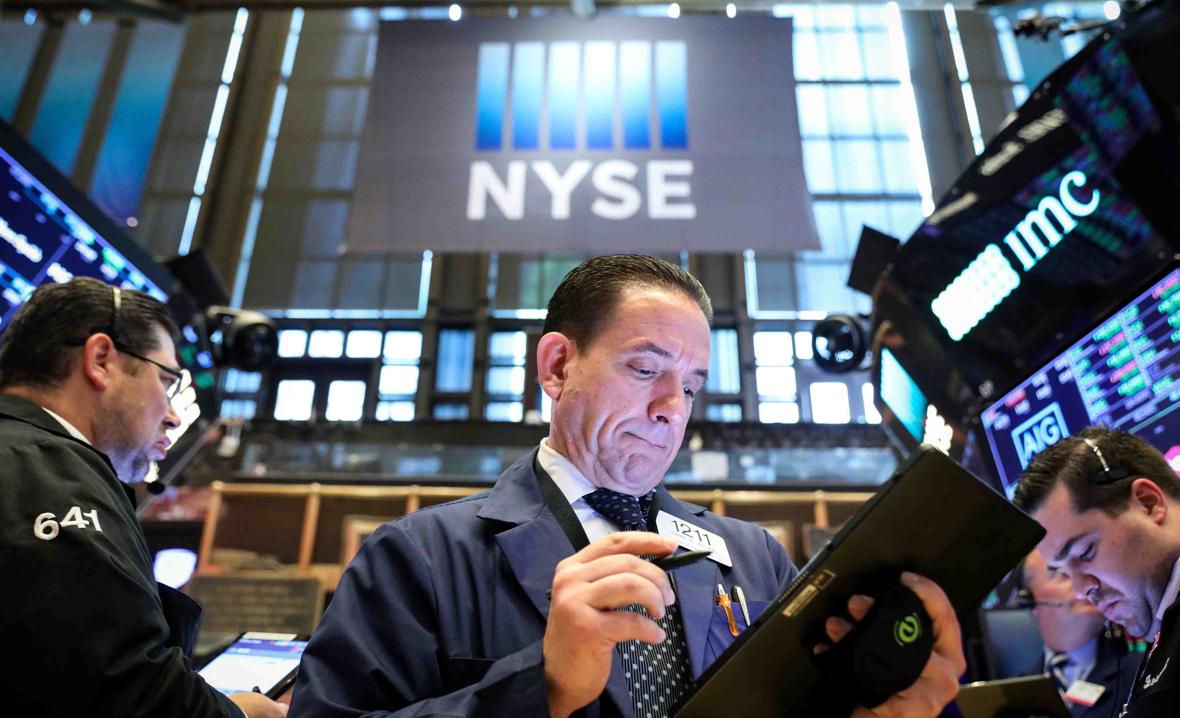 Wall street termine sur une note stable ou positive