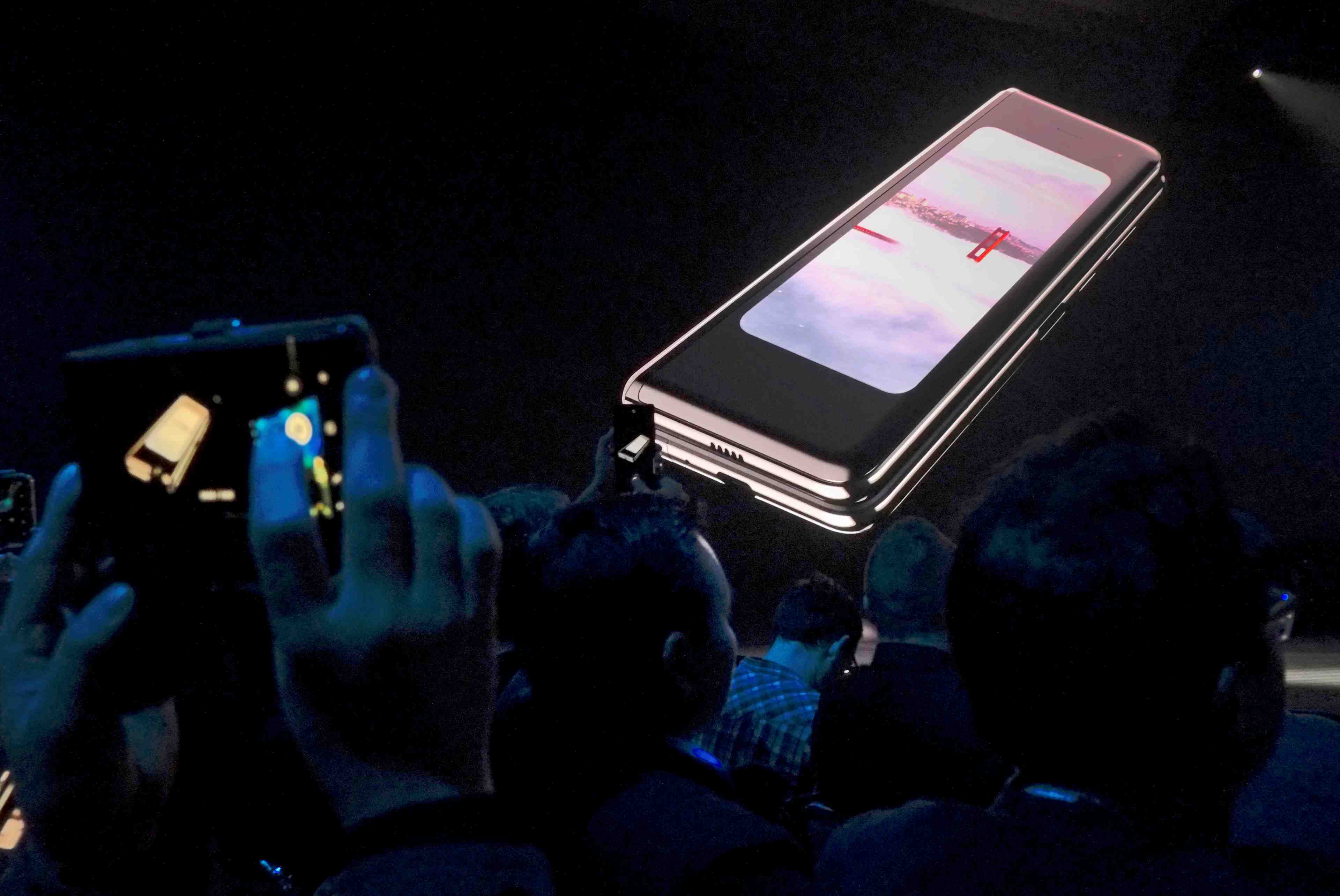 Le smartphone pliable de samsung en vente vendredi en coree du sud