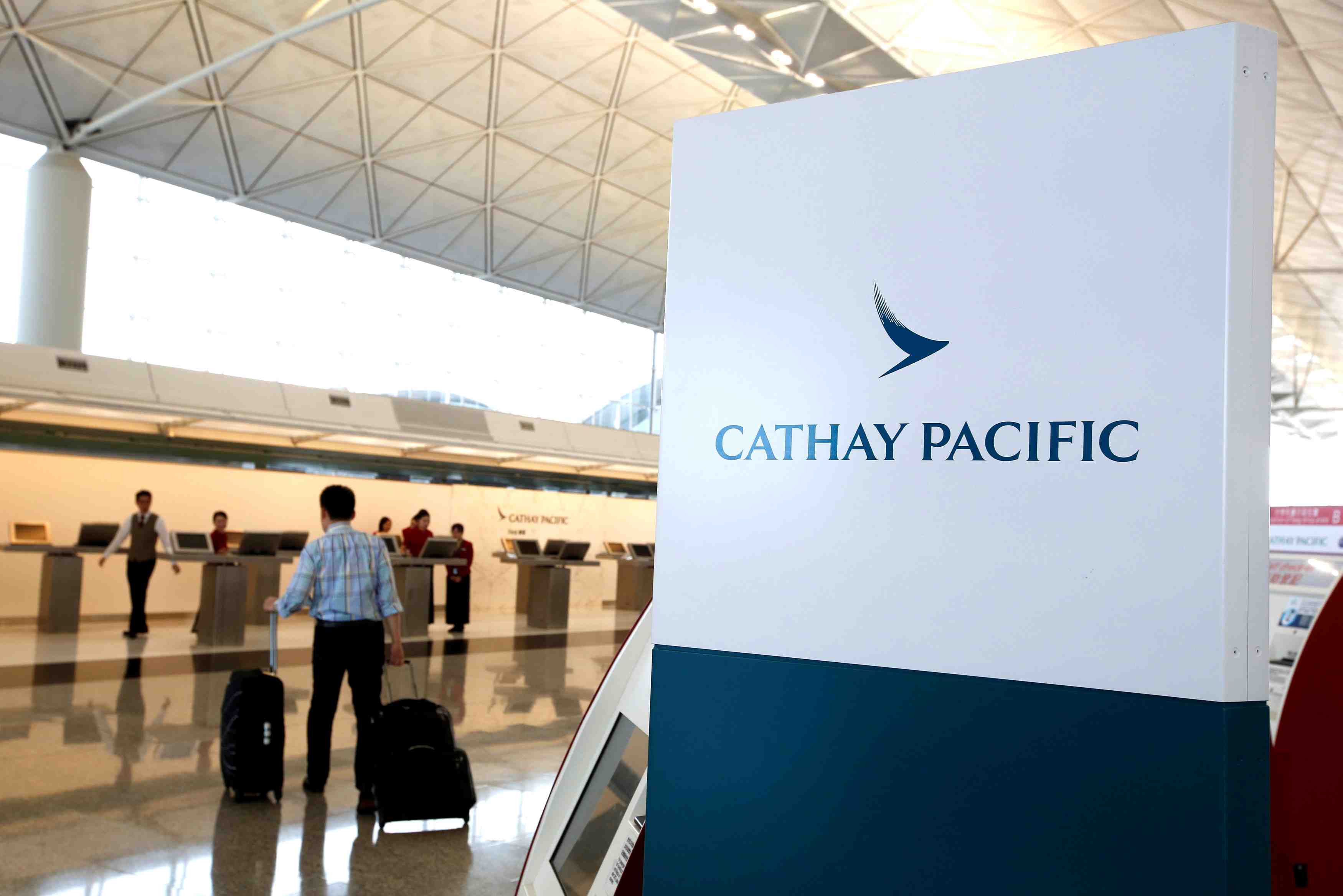 Coronavirus: cathay pacific demande aux salaries de prendre des conges sans solde