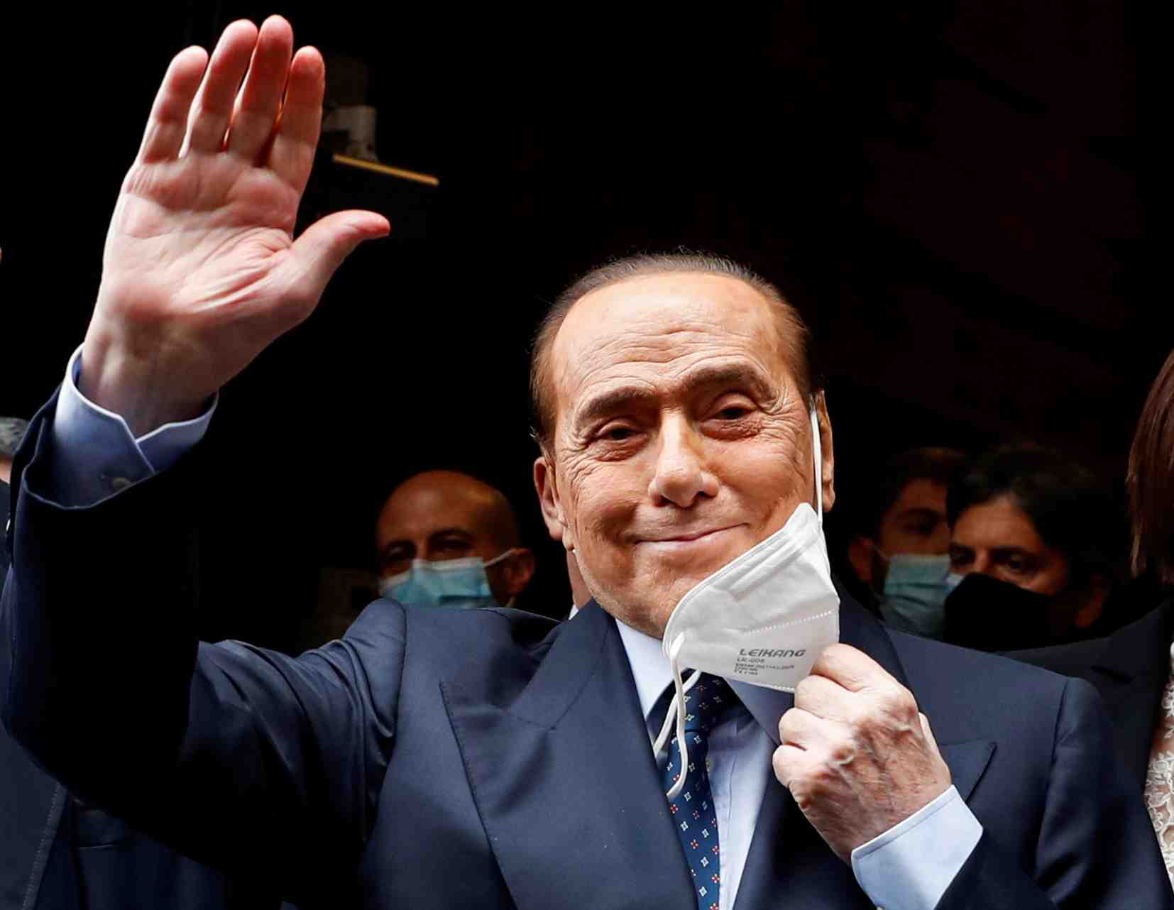 Italie: silvio berlusconi une nouvelle fois hospitalise