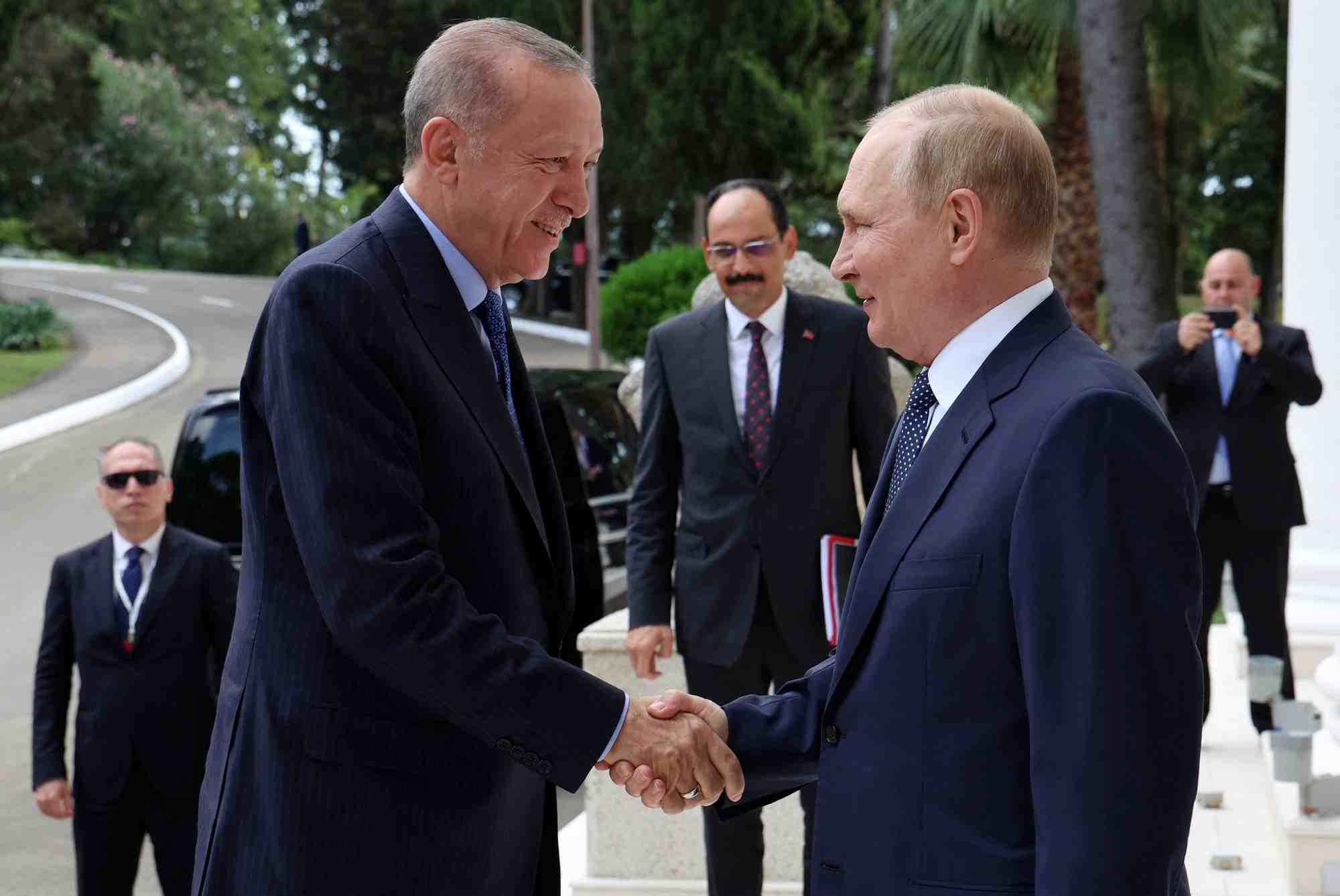 Accord entre poutine et erdogan sur des paiements de gaz en roubles, rapporte interfax