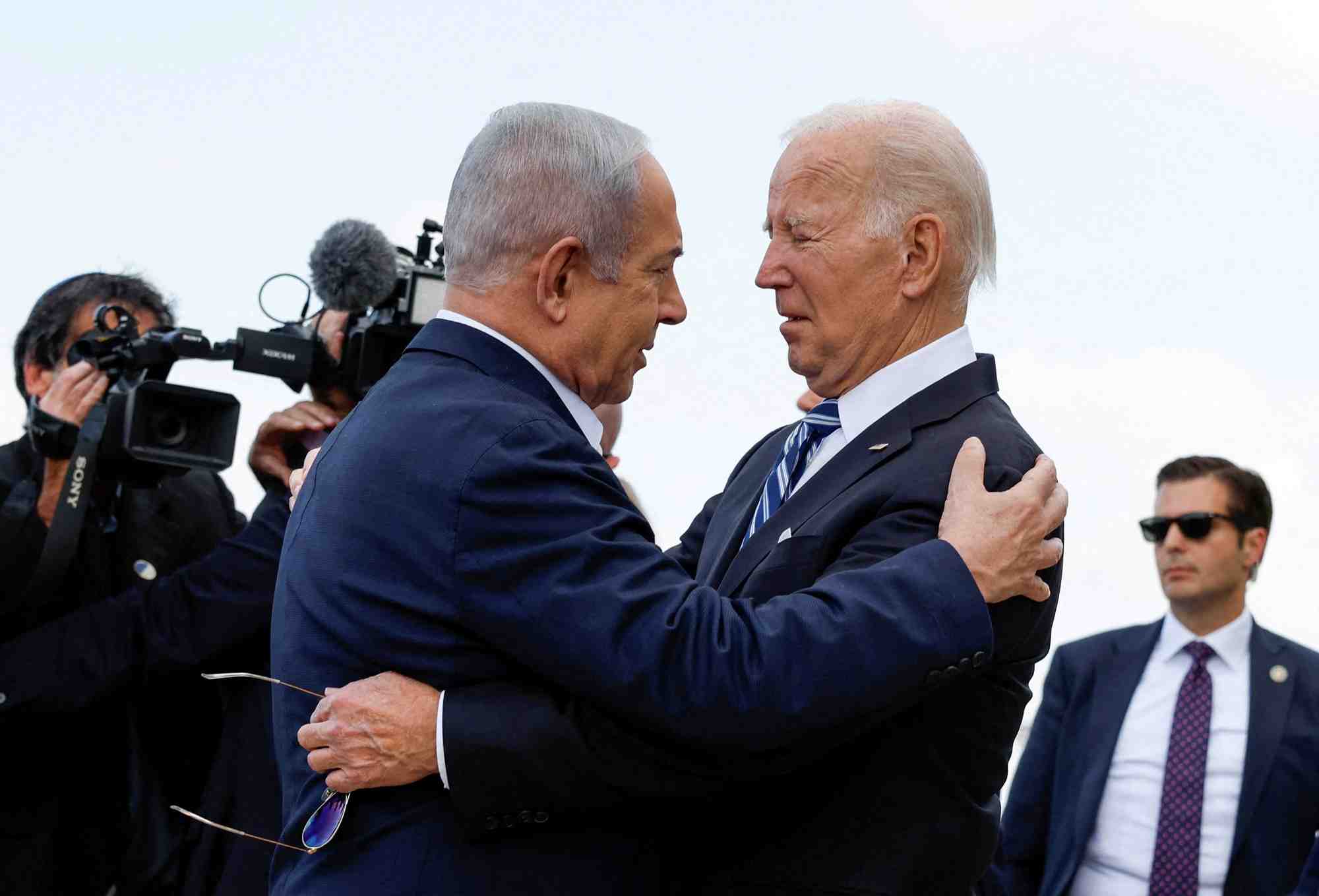 Le Hamas n'a apporté que « souffrance » aux Palestiniens et le « monde civilisé » doit s'unir contre lui, a déclaré Joe Biden ce mercredi. (Image de Benjamin Nethanyahu à gauche et Joe Biden à droite.)