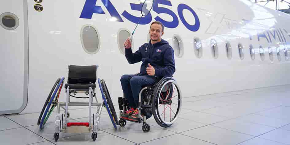 Le champion de parabadminton David Toupé chez Airbus, à Blagnac (Haute-Garonne).