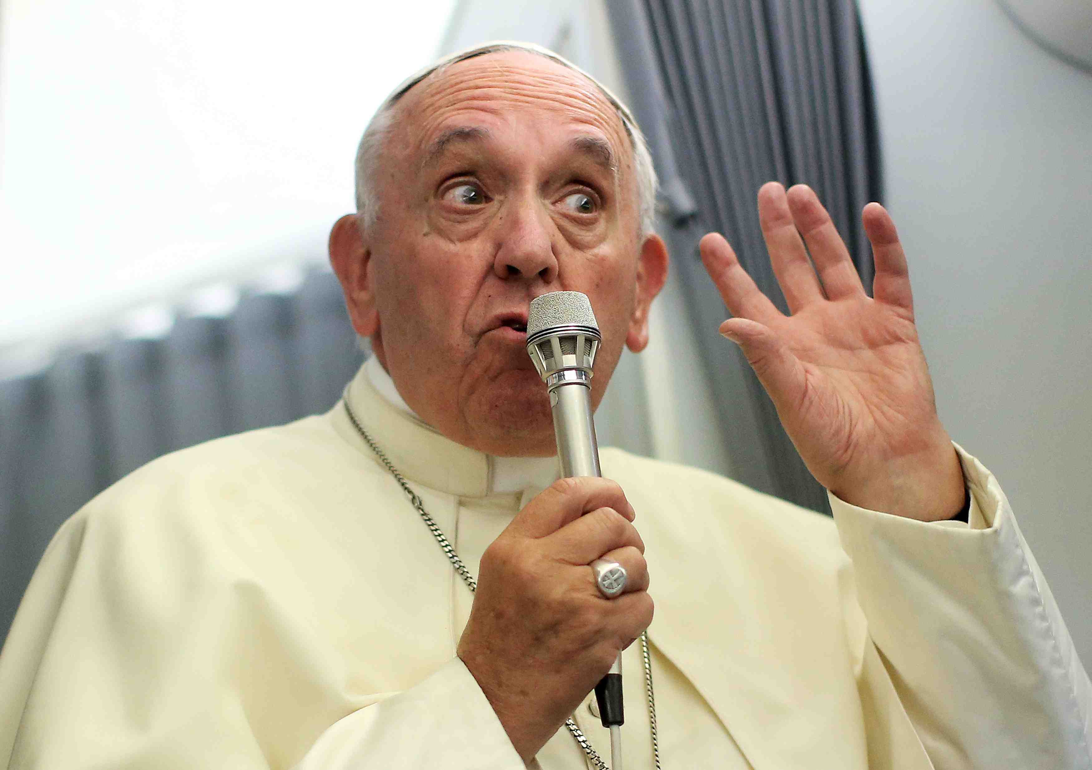 Le pape francois admet avoir neglige la classe moyenne