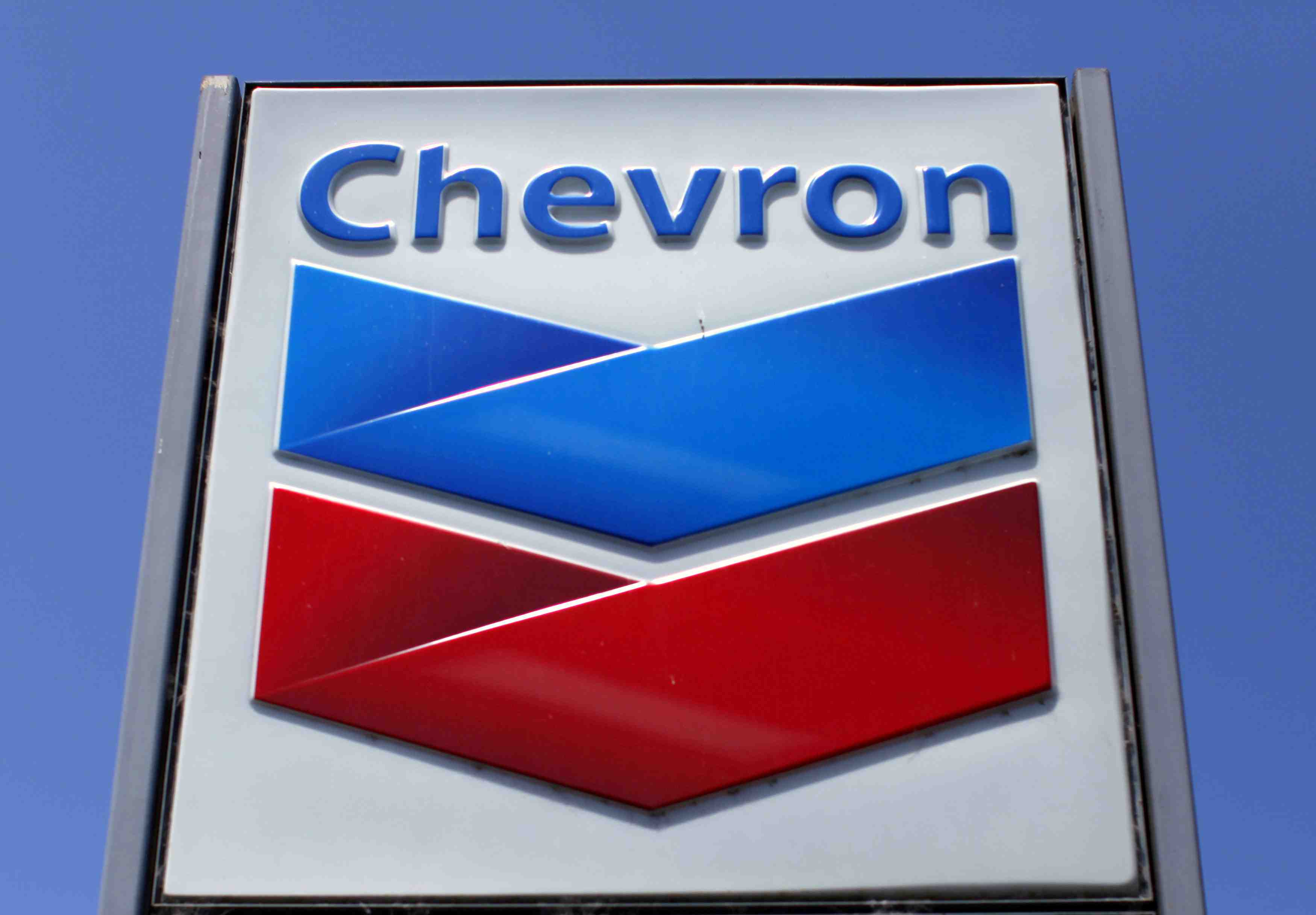 Chevron etudie la vente d'actifs dans les schistes canadiens