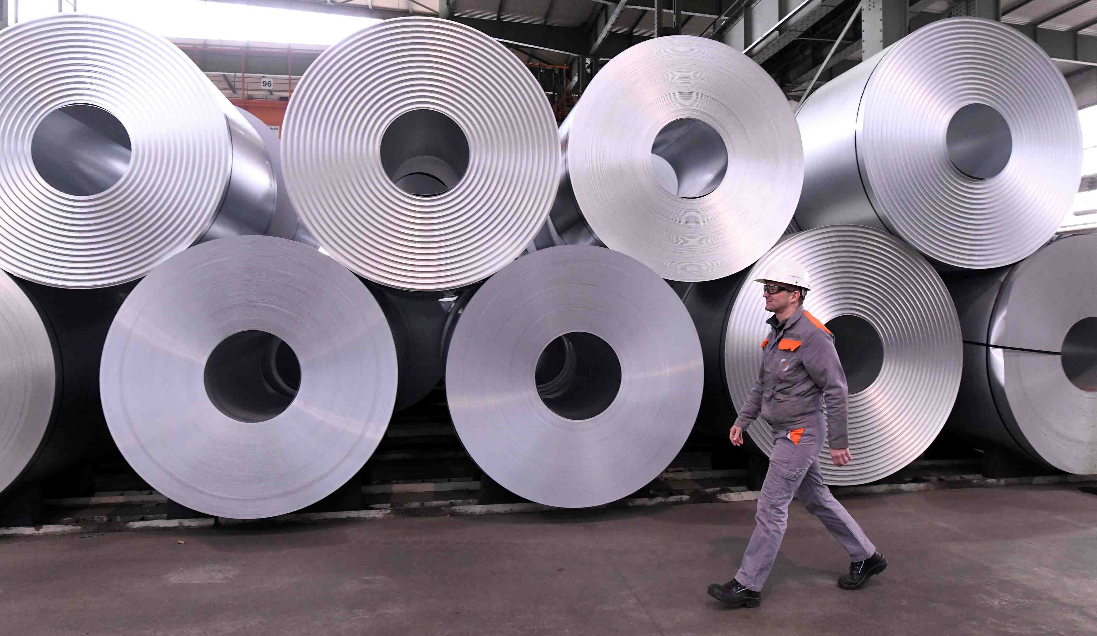 Allemagne: la production chute, le risque de recession se precise