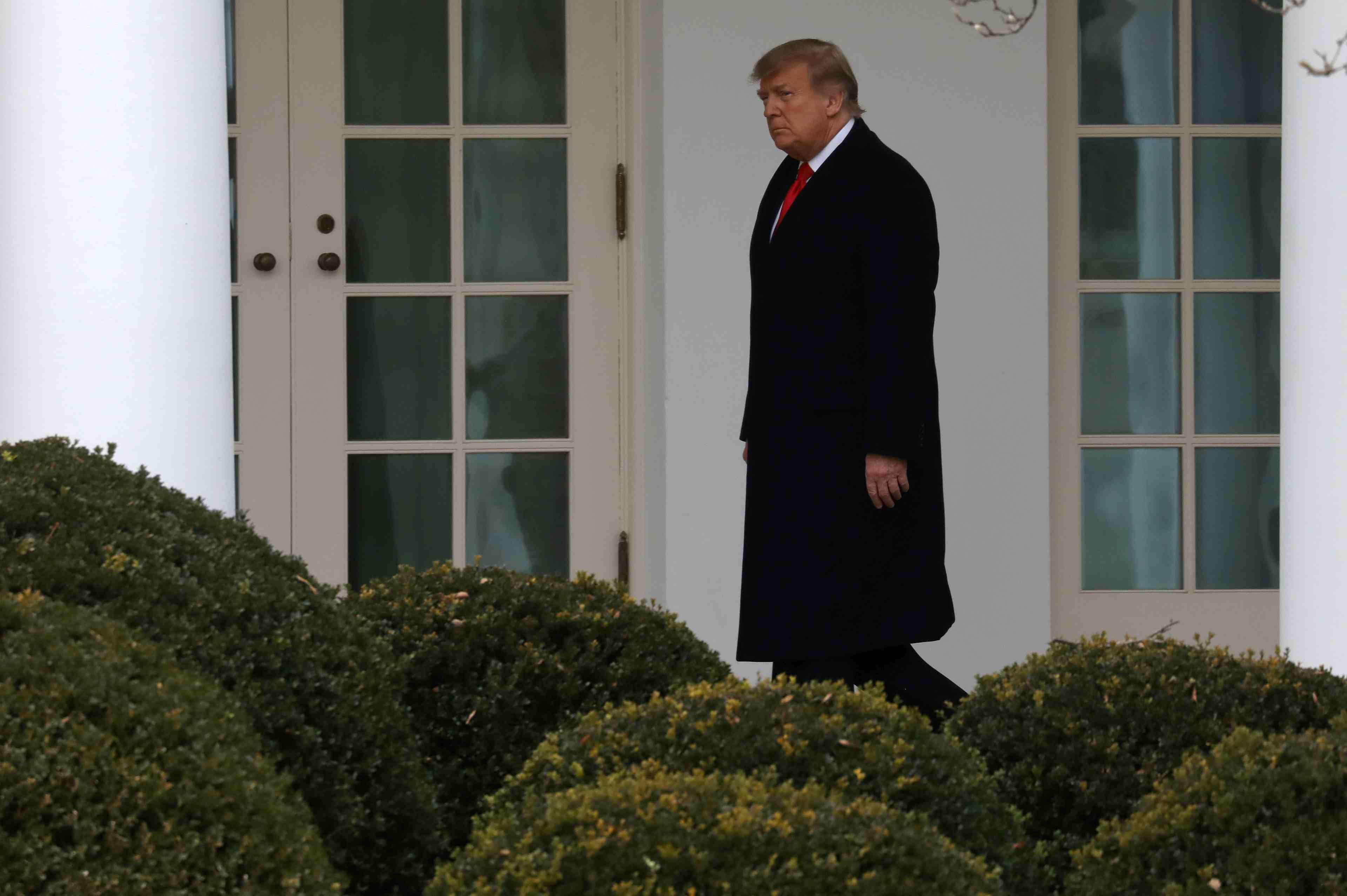 Trump met en cause le bilan de l'epidemie, fauci replique