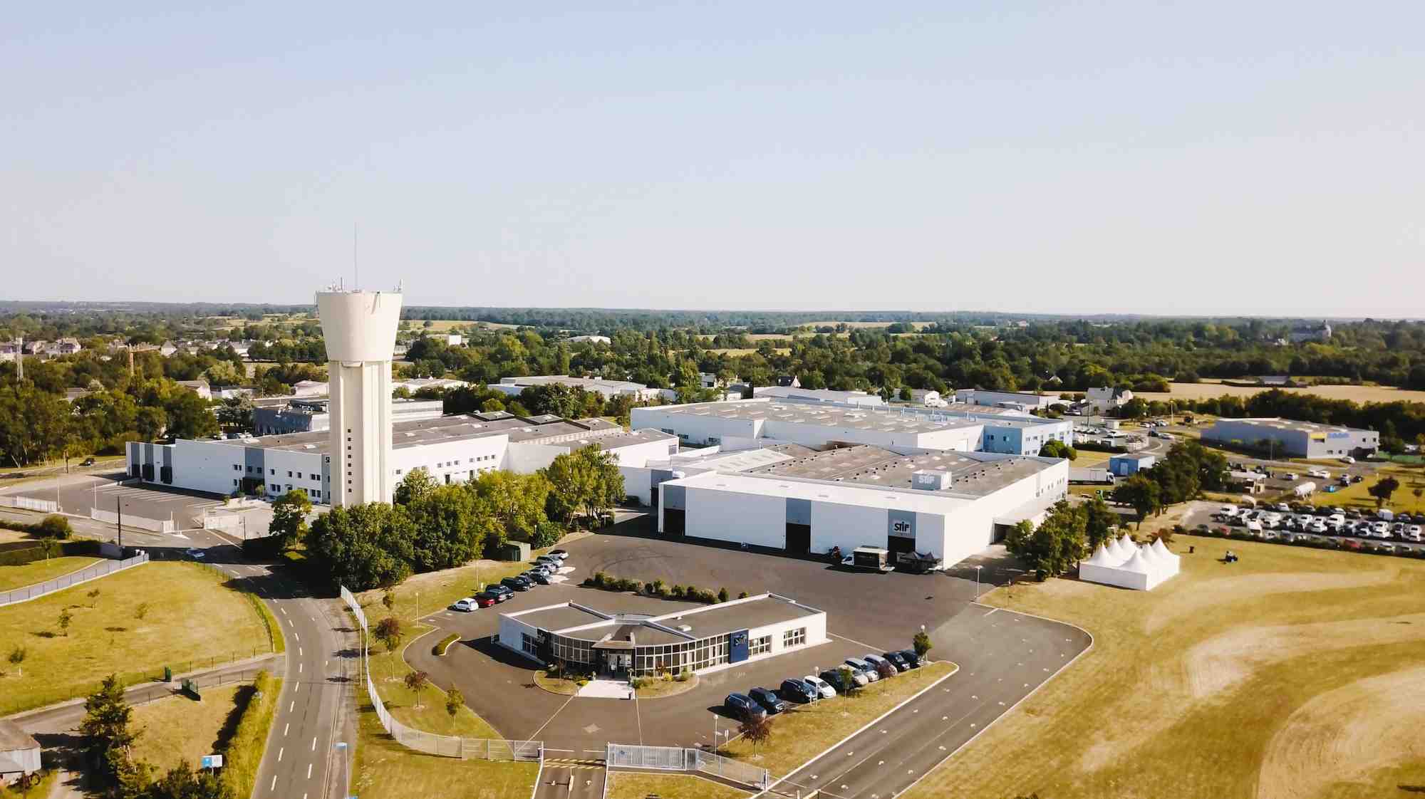STIF, domiciliée à Saint-Georges-sur-Loire dans le Maine-et-Loire, a été repérée par le géant américain Tesla.