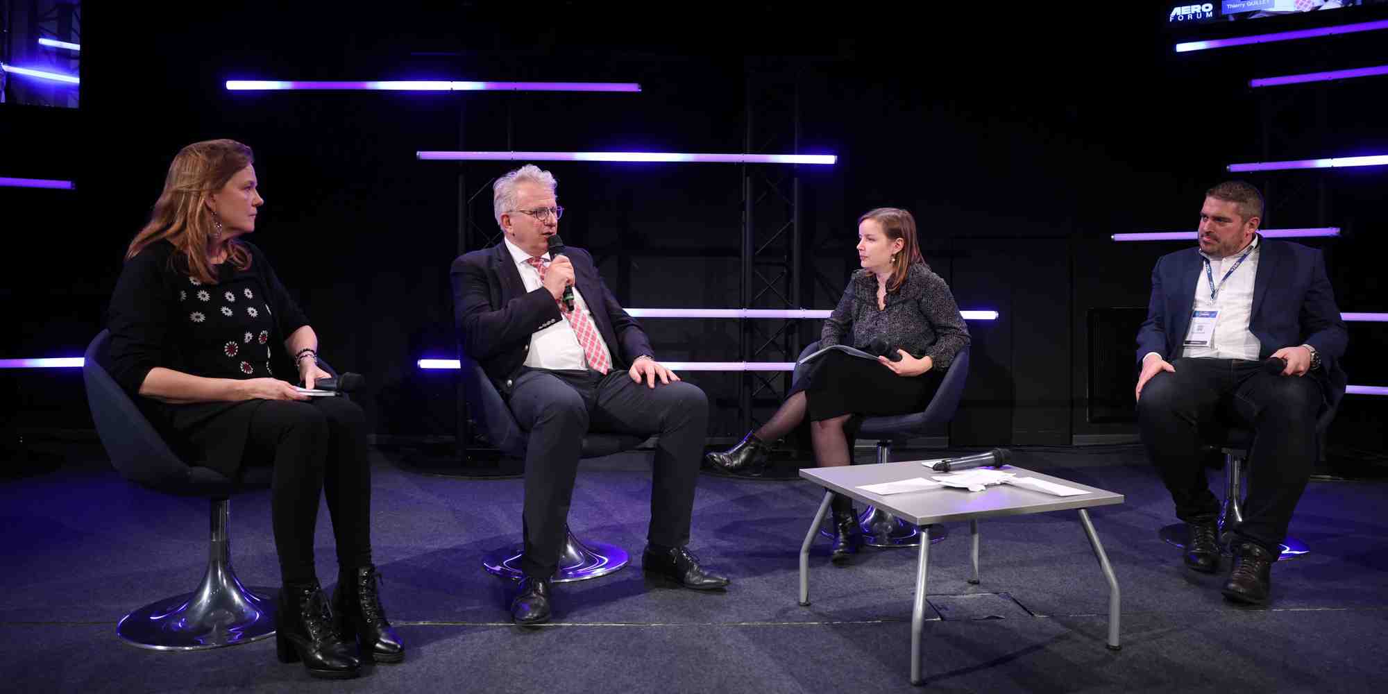 Regards croisés sur le défi de la qualité des avions à l'occasion de l'Aeroforum entre Nathalie Duquesne (Liebherr-Aerospace Toulouse), Thierry Quillet (Gifas) et Pascal Farella (Mecachrome).