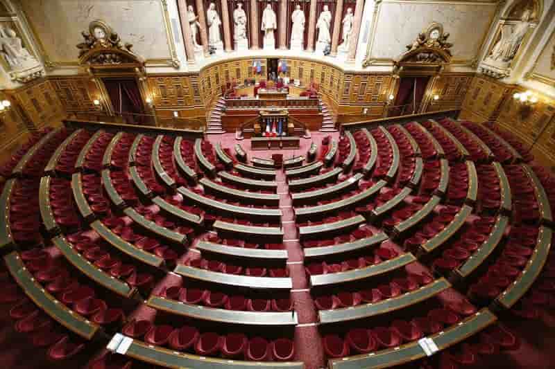 Le senat denonce des "coups de force" contre le parlement
