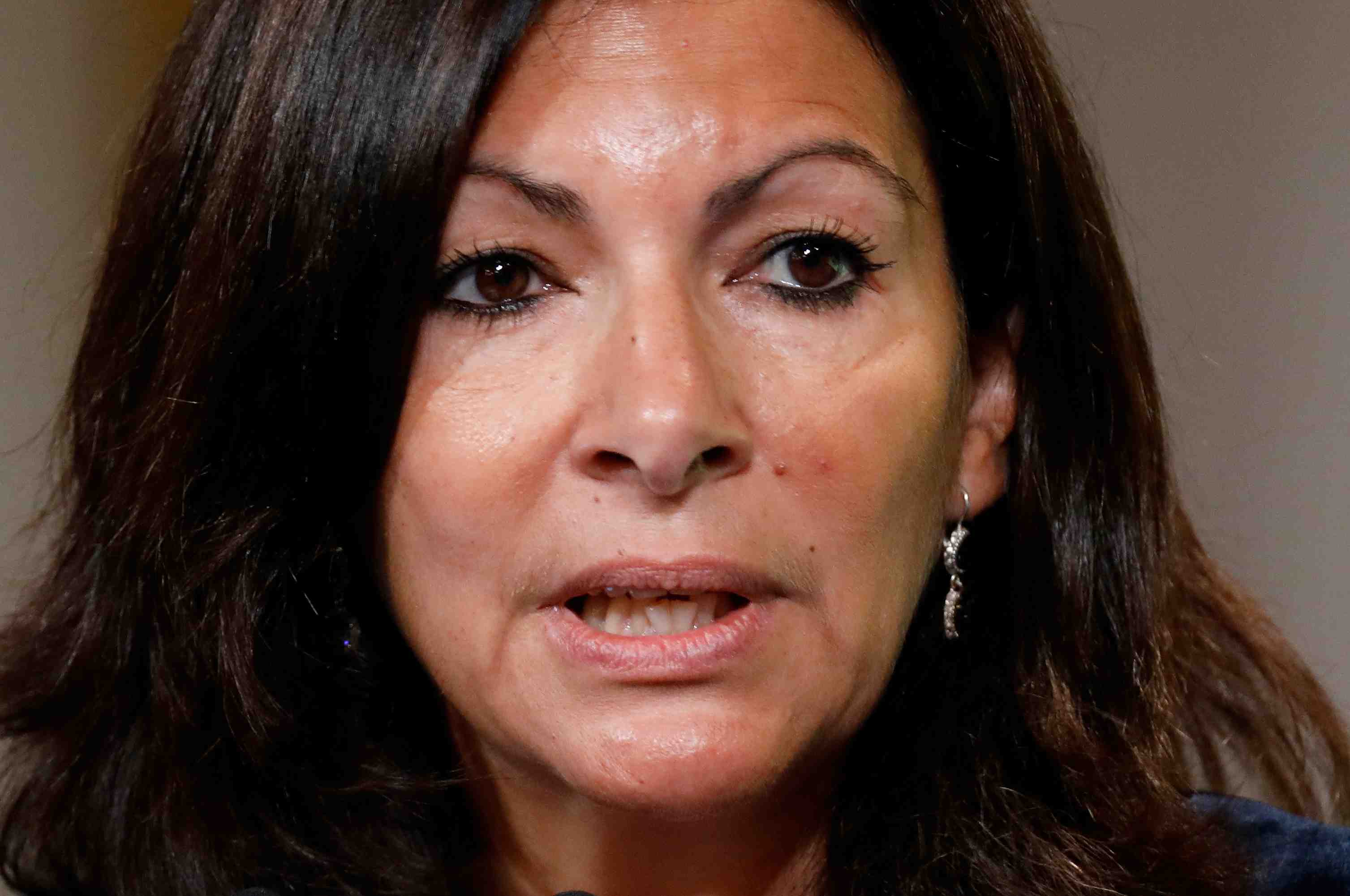 Pres de six parisiens sur 10 desavouent hidalgo, selon un sondage