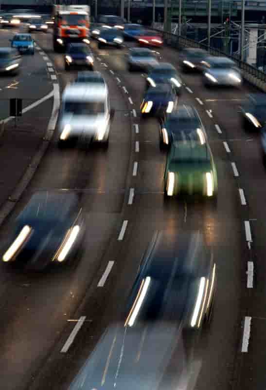 Des villes saluent la creation d'une nouvelle pastille pour les vehicules propres
