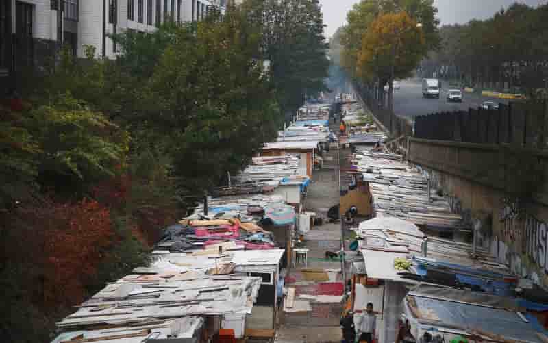 Appel a suspendre les expulsions du campement de la petite ceinture a paris
