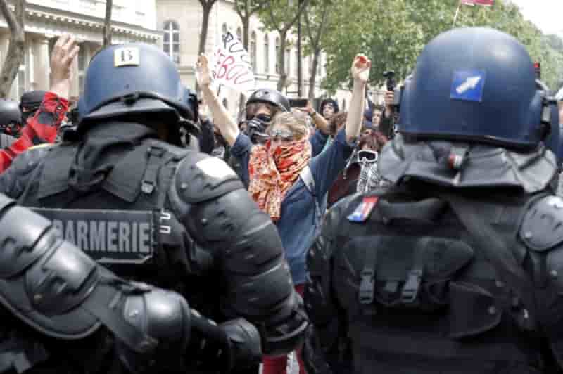 Les manifestations divisent les syndicats de policiers