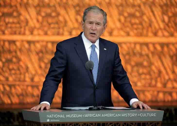 Bush critique trump sur l'immigration et les medias
