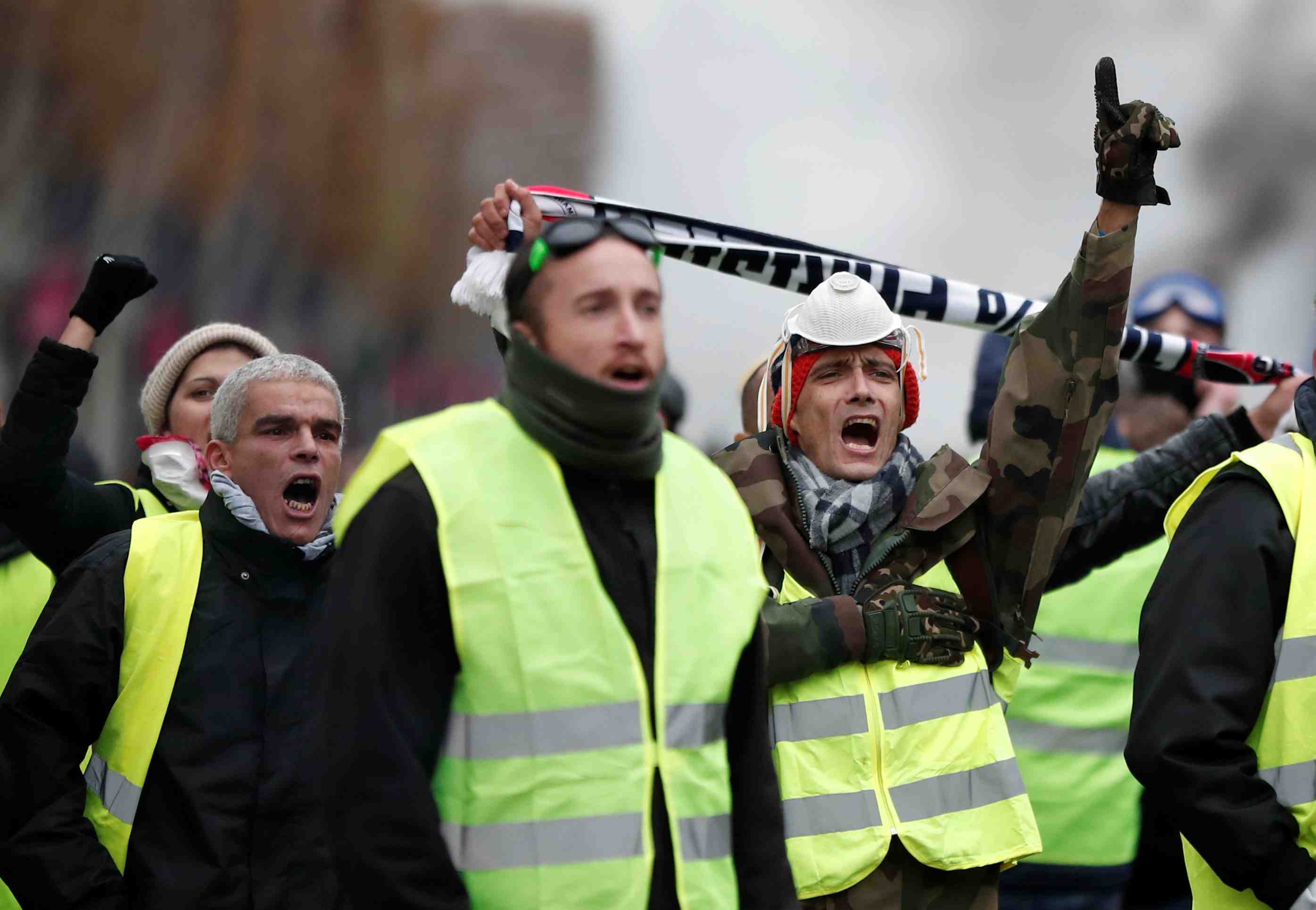 Les "gilets jaunes" restent massivement soutenus en france