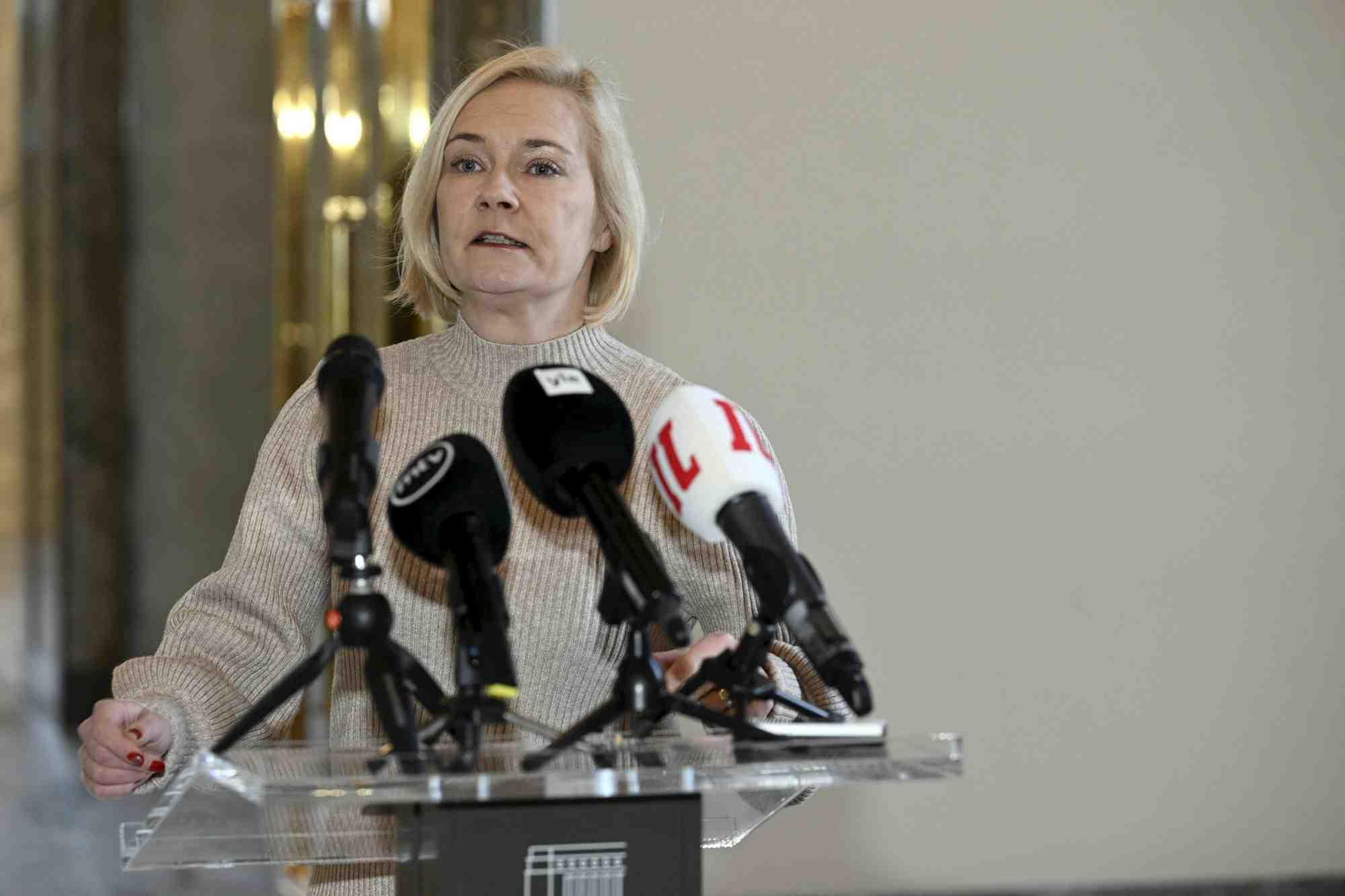 La ministre finlandaise de l'interieur mari rantanen lors d'une conference de presse a helsinki