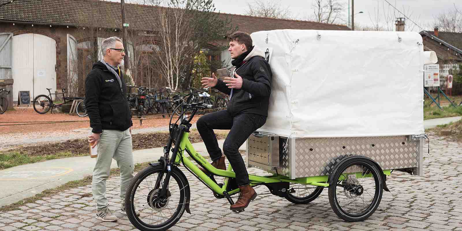 La cyclo-logistique est un levier stratégique pour décarboner la logistique du dernier kilomètre en milieu urbain.