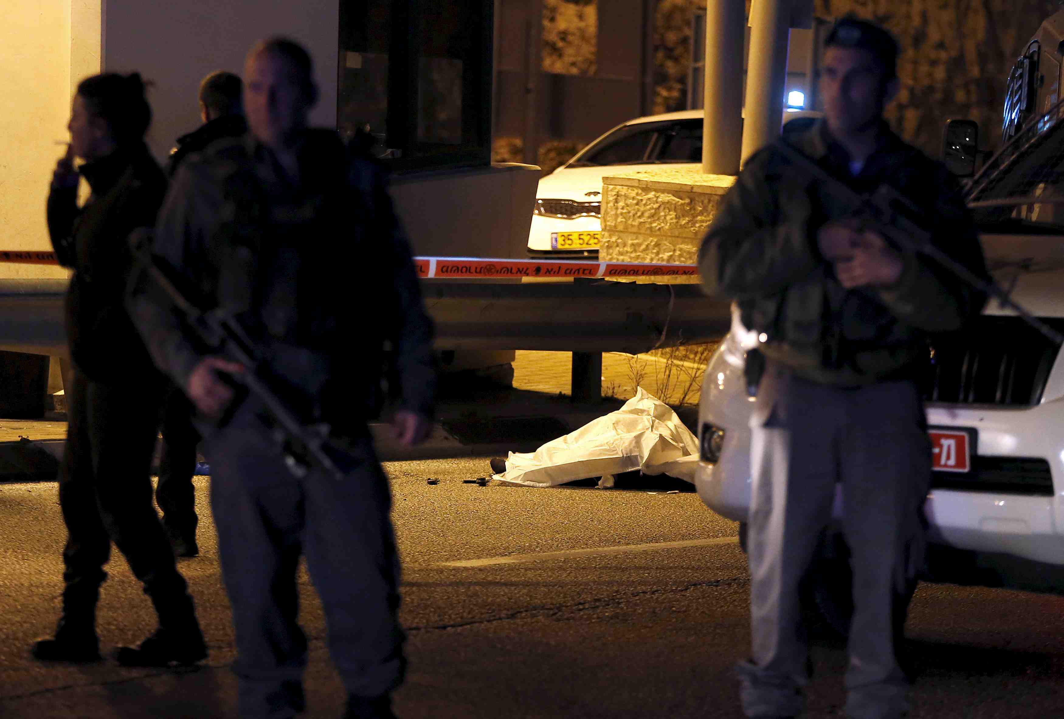 Tsahal abat un palestinien arme de deux couteaux