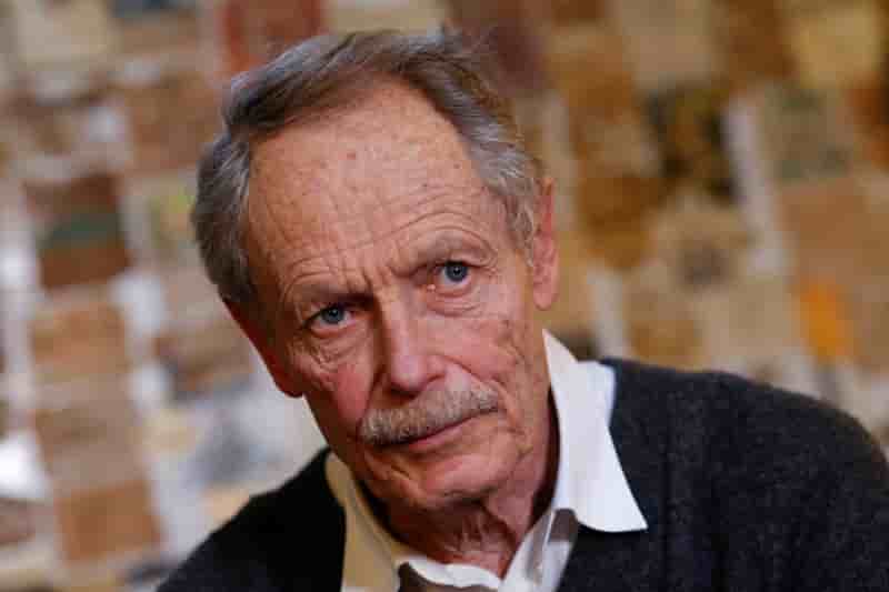 L'ecrivain italien erri de luca relaxe
