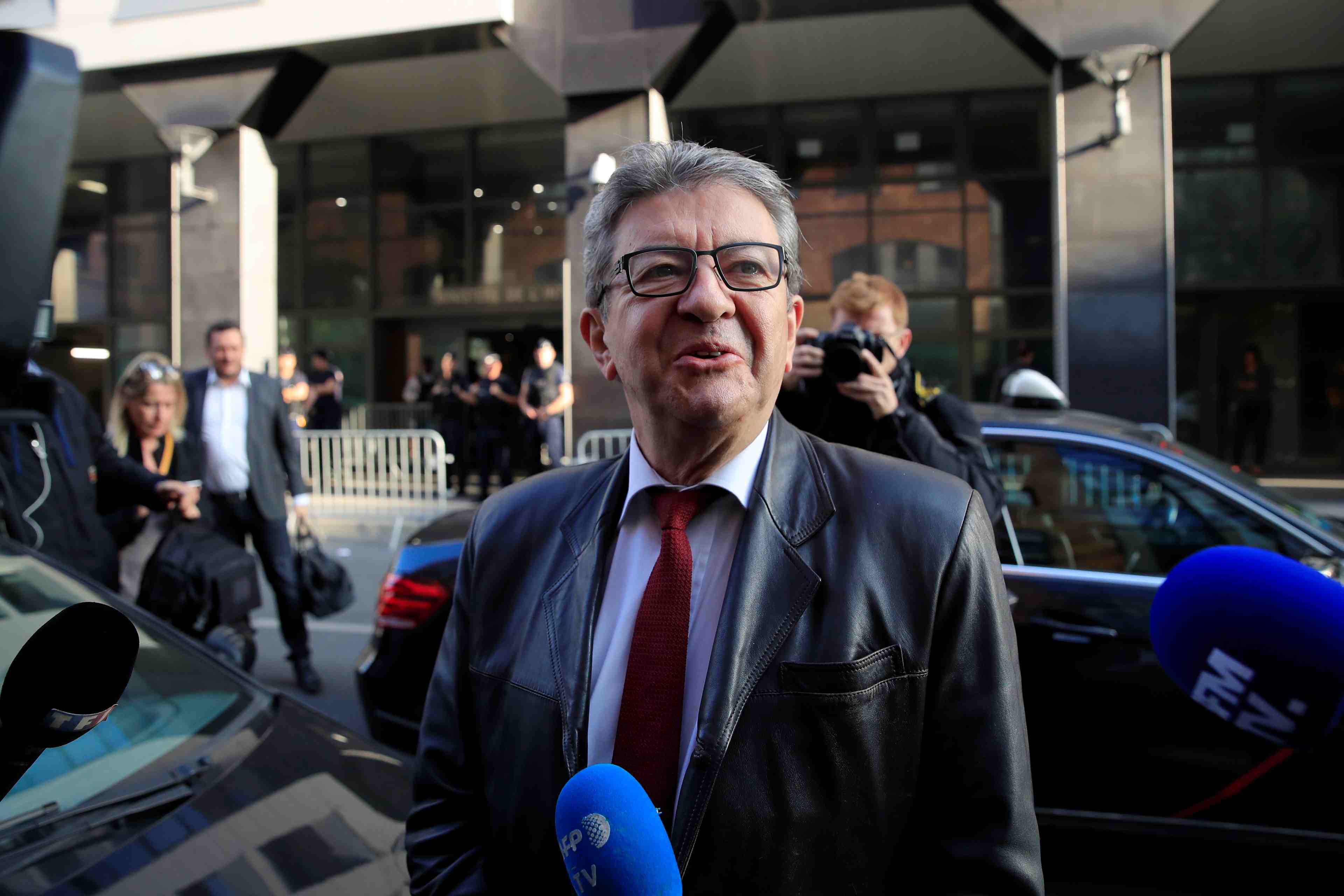 Convoque, jean-luc melenchon denonce une justice a deux vitesses