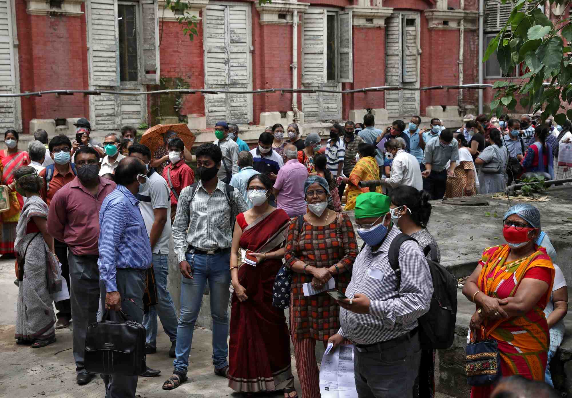 Coronavirus/inde: les nouveaux cas baissent mais le taux de positivite reste eleve