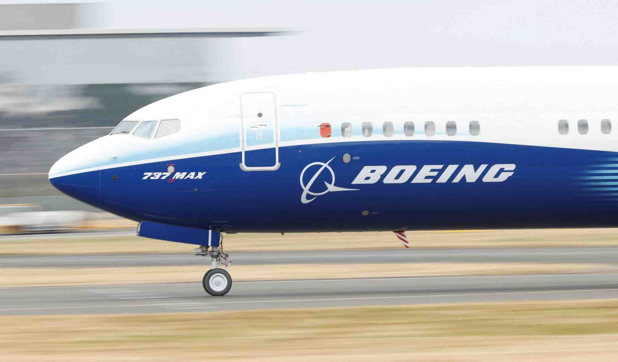 Un avion boeing 737 max au salon aeronautique international de farnborough