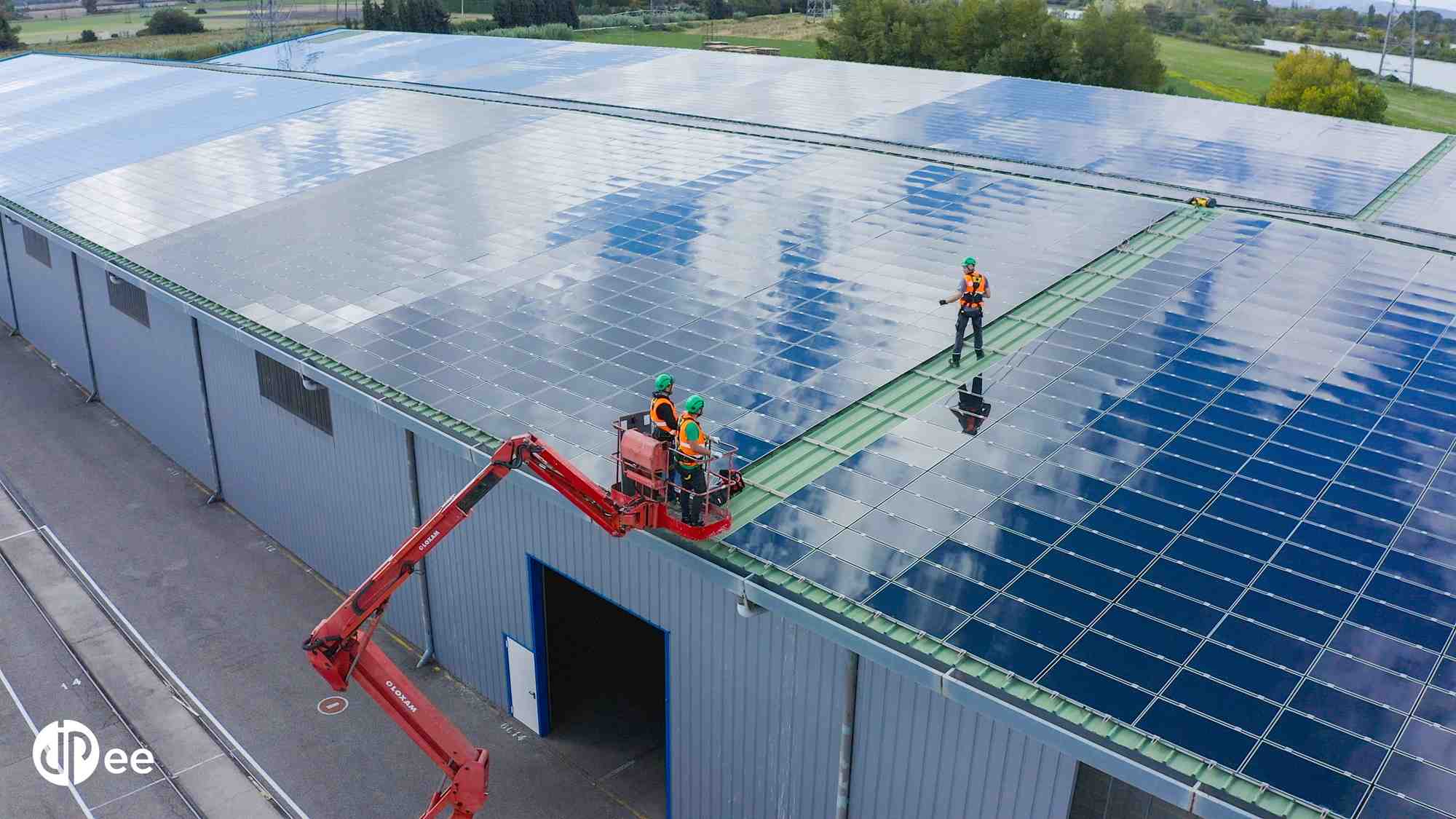 Parmi les précurseurs français de l'éolien et du solaire, JP Energie Environnement opère sur un modèle très intégré, de la prospection à l'exploitation et à la maintenance en passant par le financement.