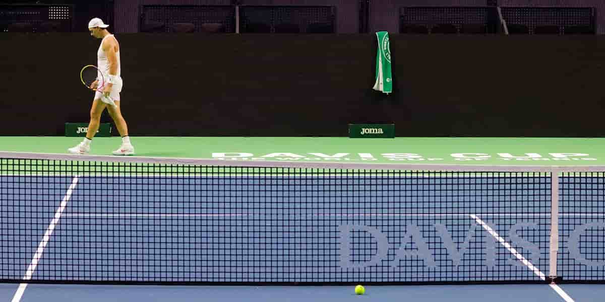 Rafael Nadal à l’entraînement, vendredi, au palais des sports de Málaga.