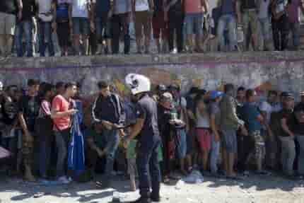 L'idee de "hotspots" pour les migrants divise les europeens