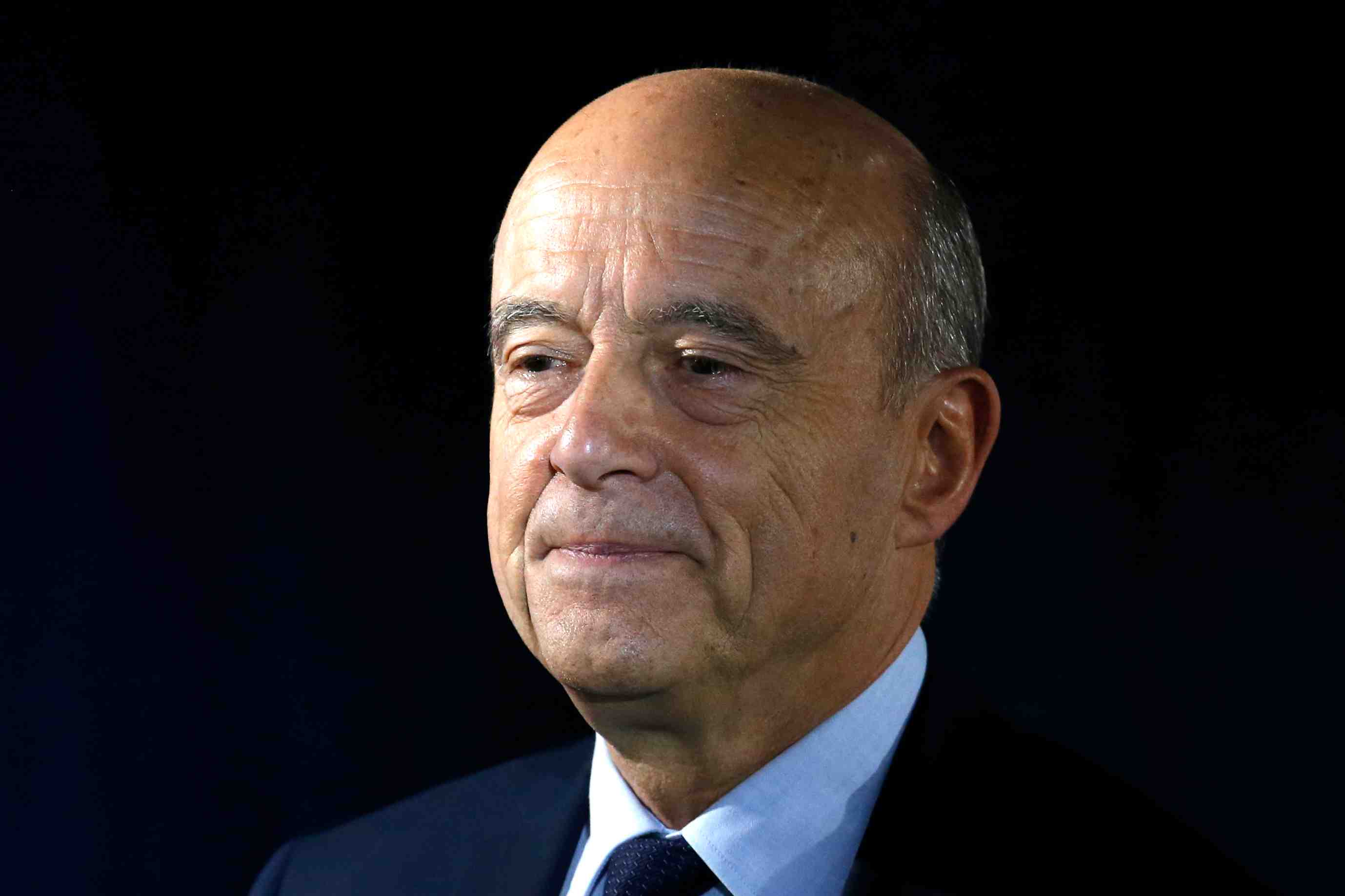 A trois mois des europeennes, juppe affiche sa proximite avec macron