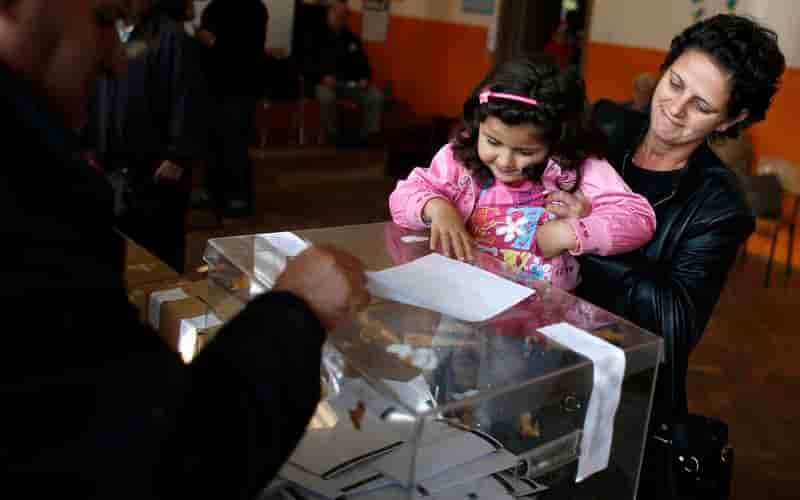 La droite remporte les élections en Bulgarie mais sans majorité
