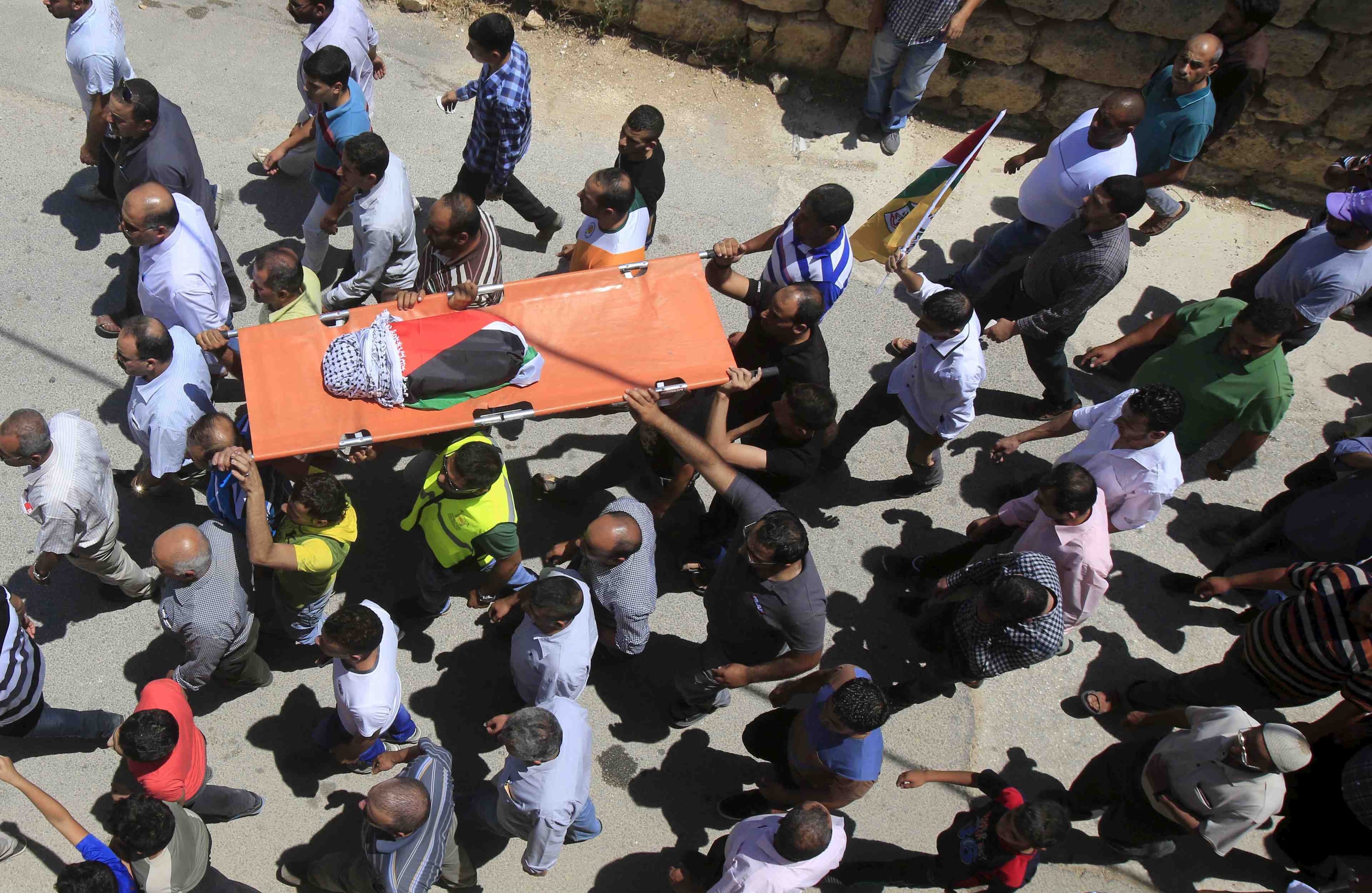 Un palestinien meurt apres un accrochage avec des soldats israeliens