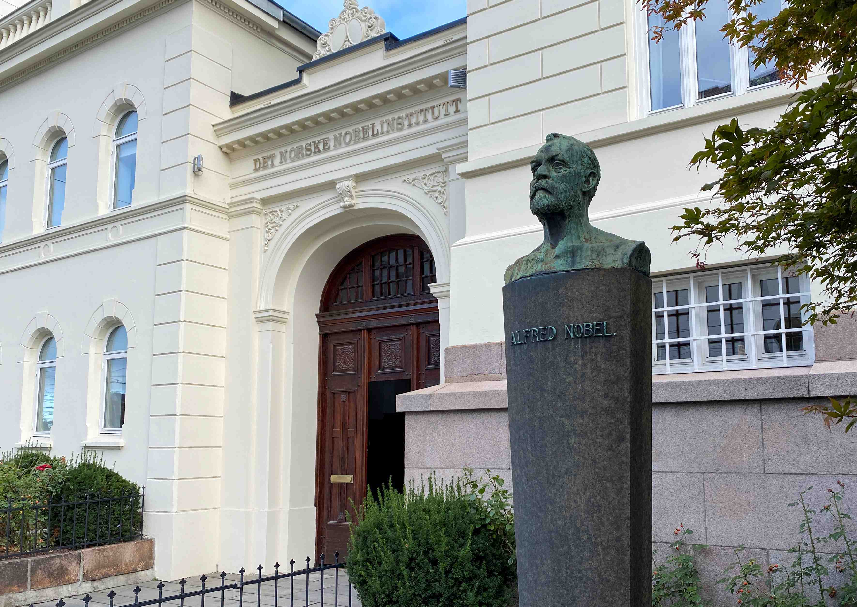 Le nobel de litterature au romancier tanzanien abdulrazak gurnah