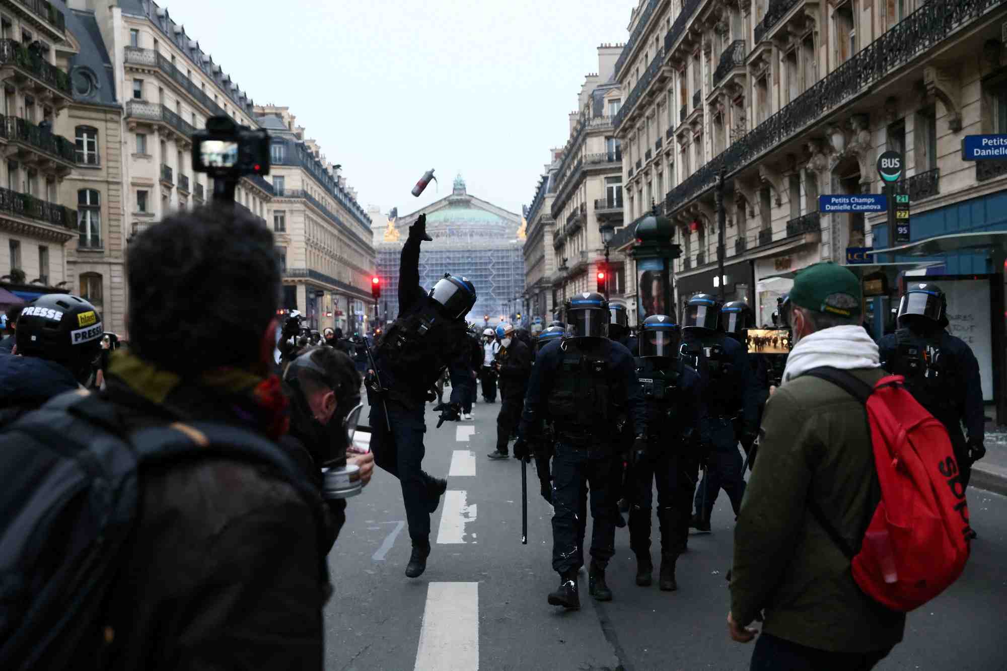 Neuvieme jour de greve nationale et de protestation en france contre la reforme des retraites