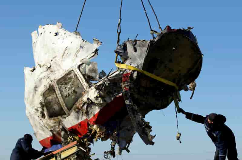 Les restes du vol MH17 acheminés aux Pays-Bas