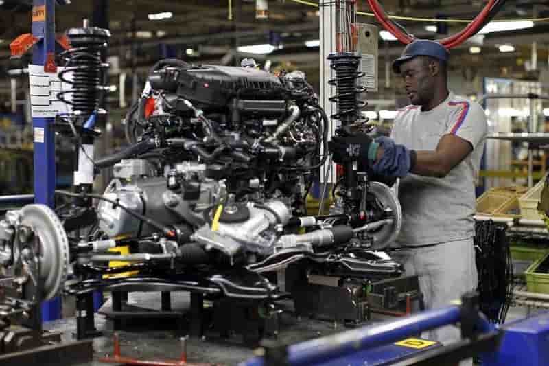 Segolene royal invite les constructeurs autos a innover sans cesse