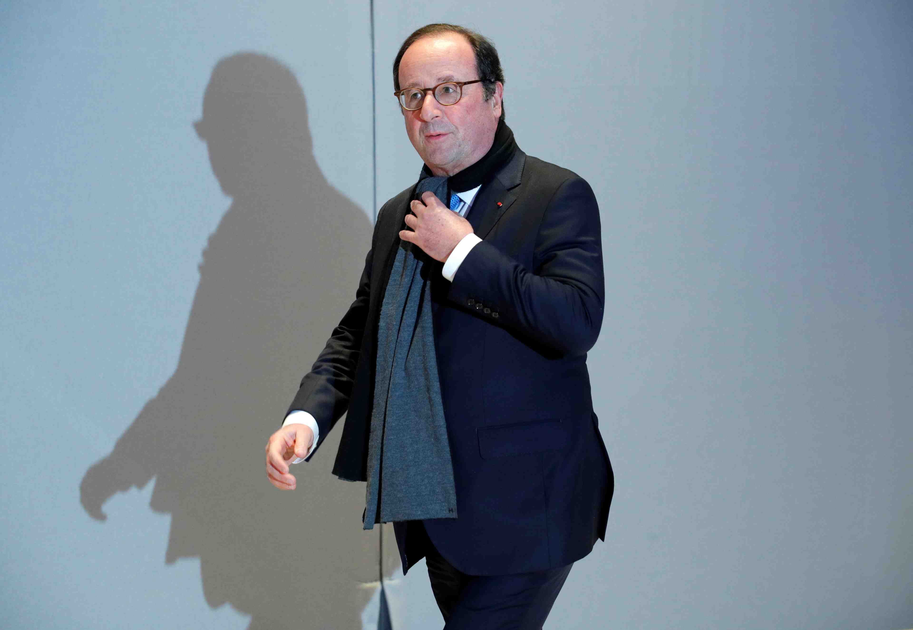 Europeennes: hollande fait planer le doute sur son vote