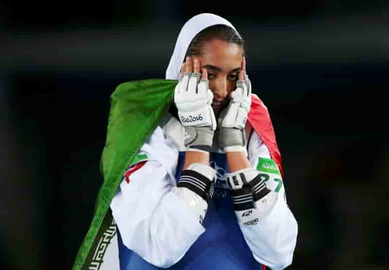 La championne iranienne de taekwondo kimia alizadeh fait defection